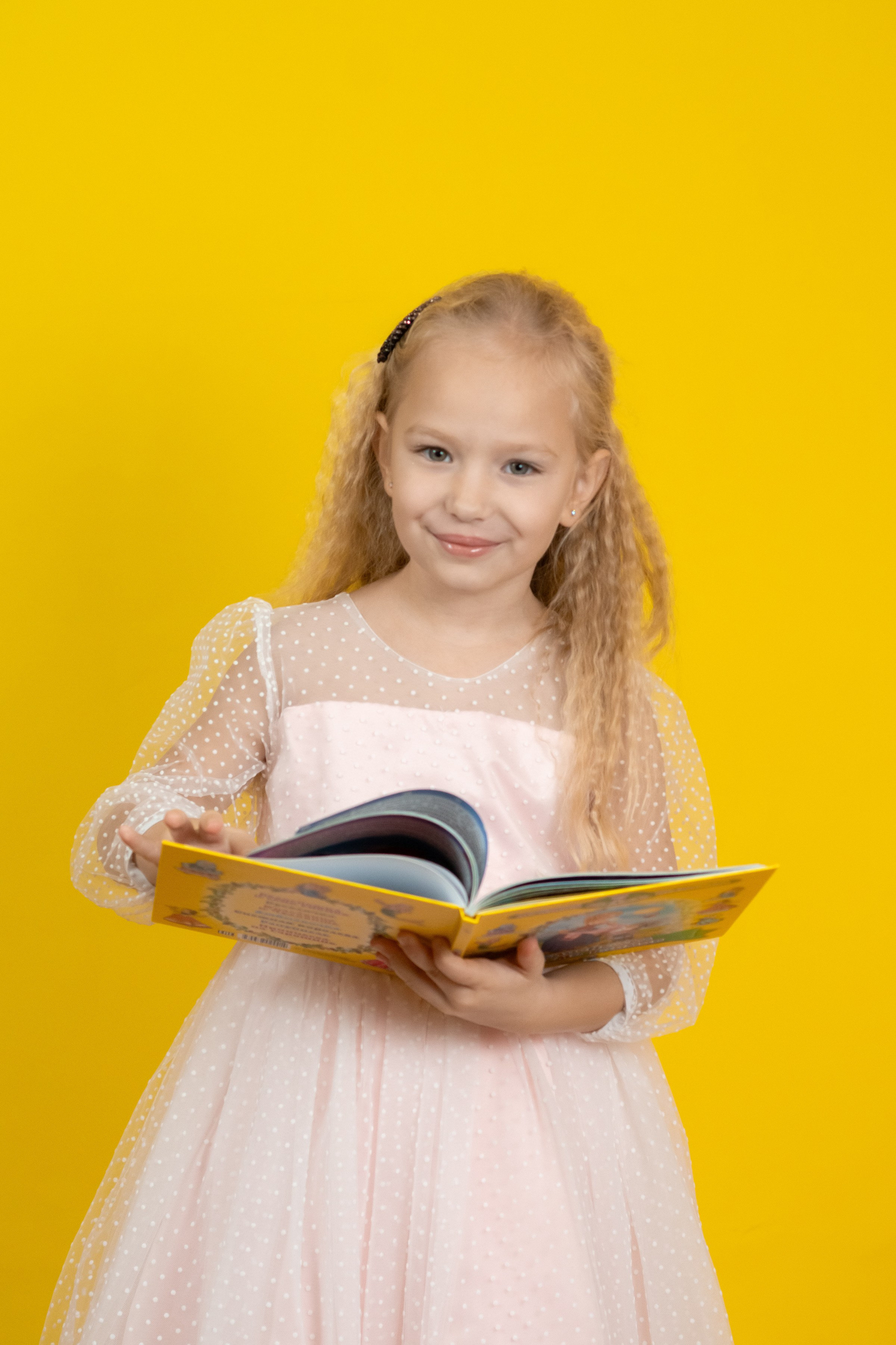 Портреты на желтом фонее. Ольга Плаксина фотограф в Саратове