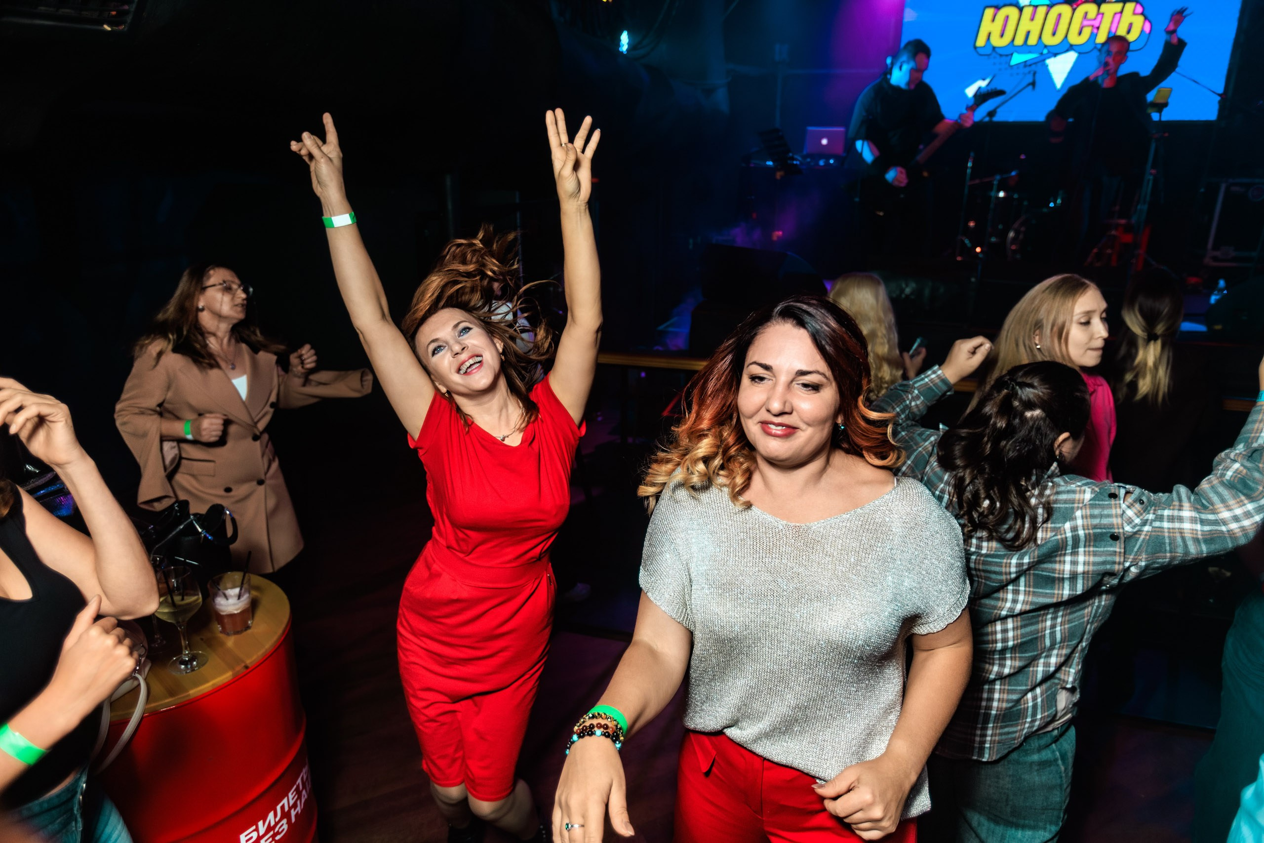 Юность. Репортажный фотограф Екатеринбург | Яркий, качественный репортаж | Концерты, клубы, репортаж, праздники, корпоративы