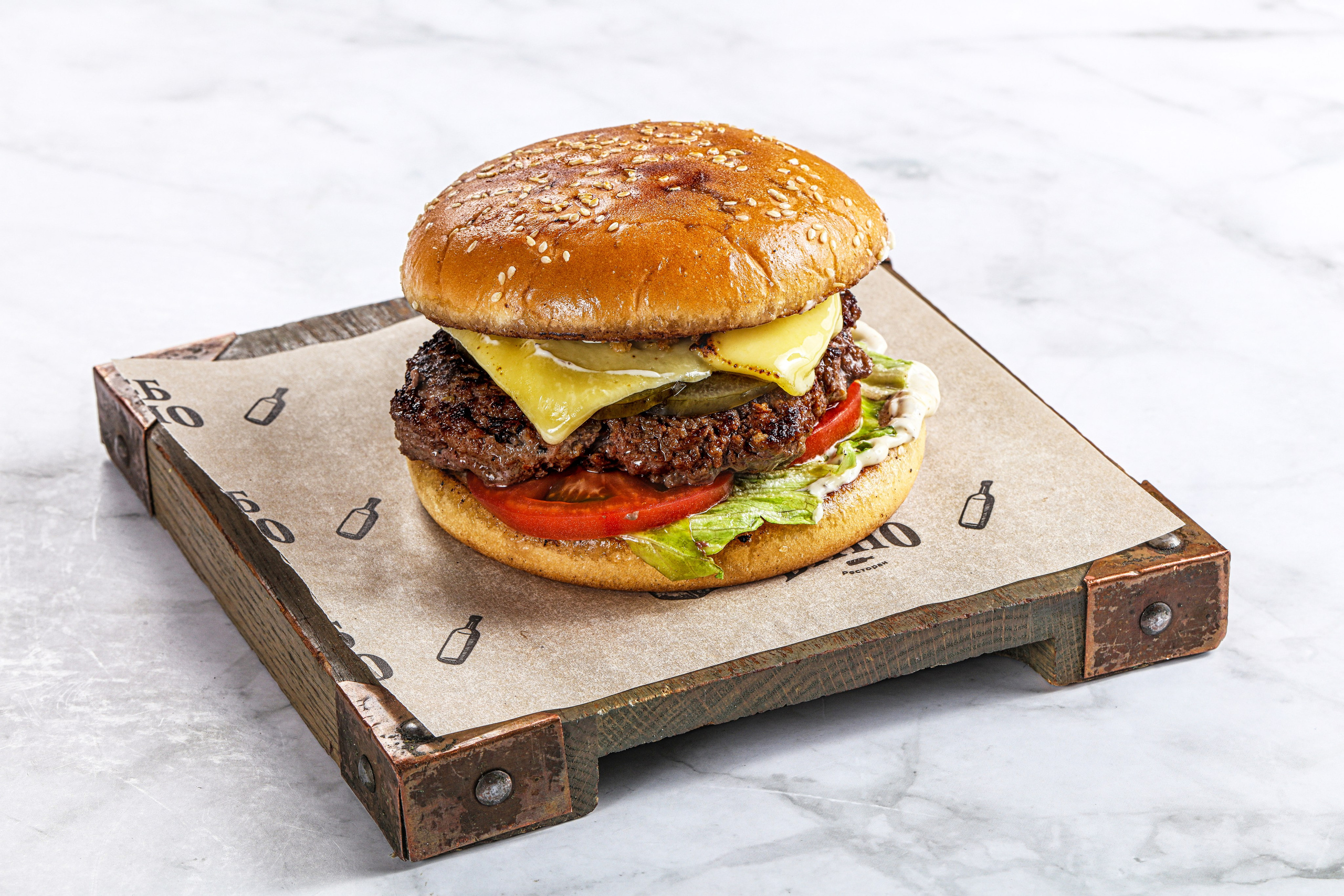 Фотосъемка бургеров и гамбургеров. Заказ по тел.: +7 (906) 006-90-22. Фуд-фотограф Андрей Старостин — съемка еды в Москве. 9000 руб. в час