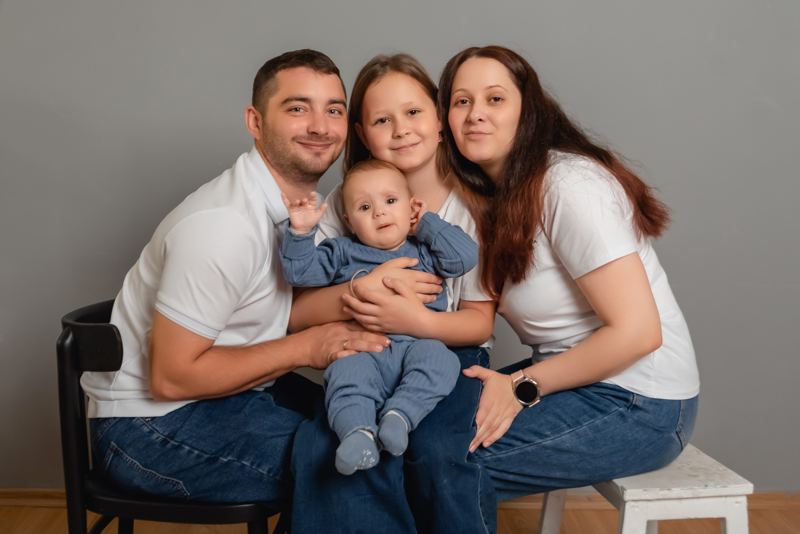 Владимир с семьей, съемка в студии. Фотограф Тула творческие фотосессии недорого Ольга Ромашина