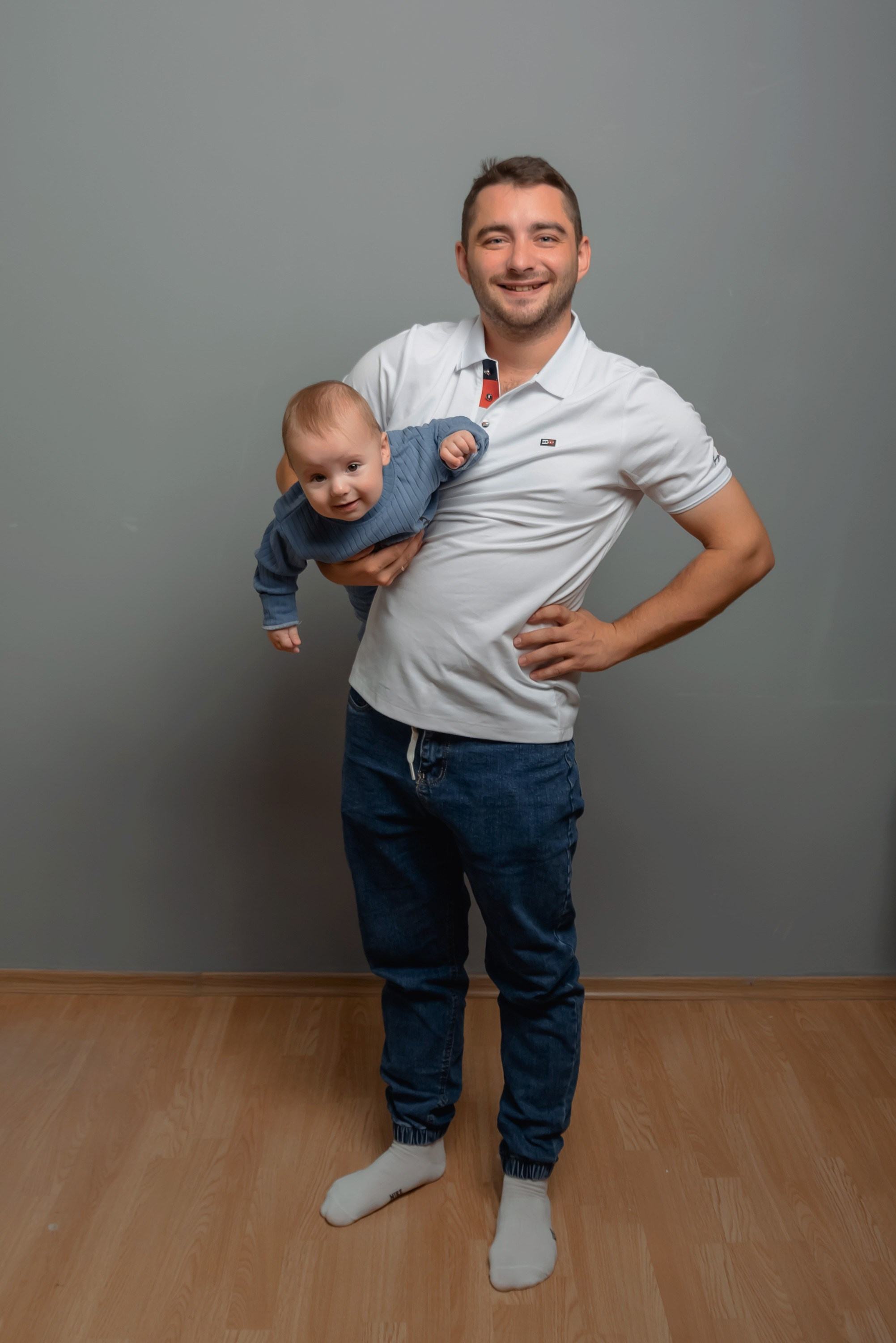 Владимир с семьей, съемка в студии. Фотограф Тула творческие фотосессии недорого Ольга Ромашина