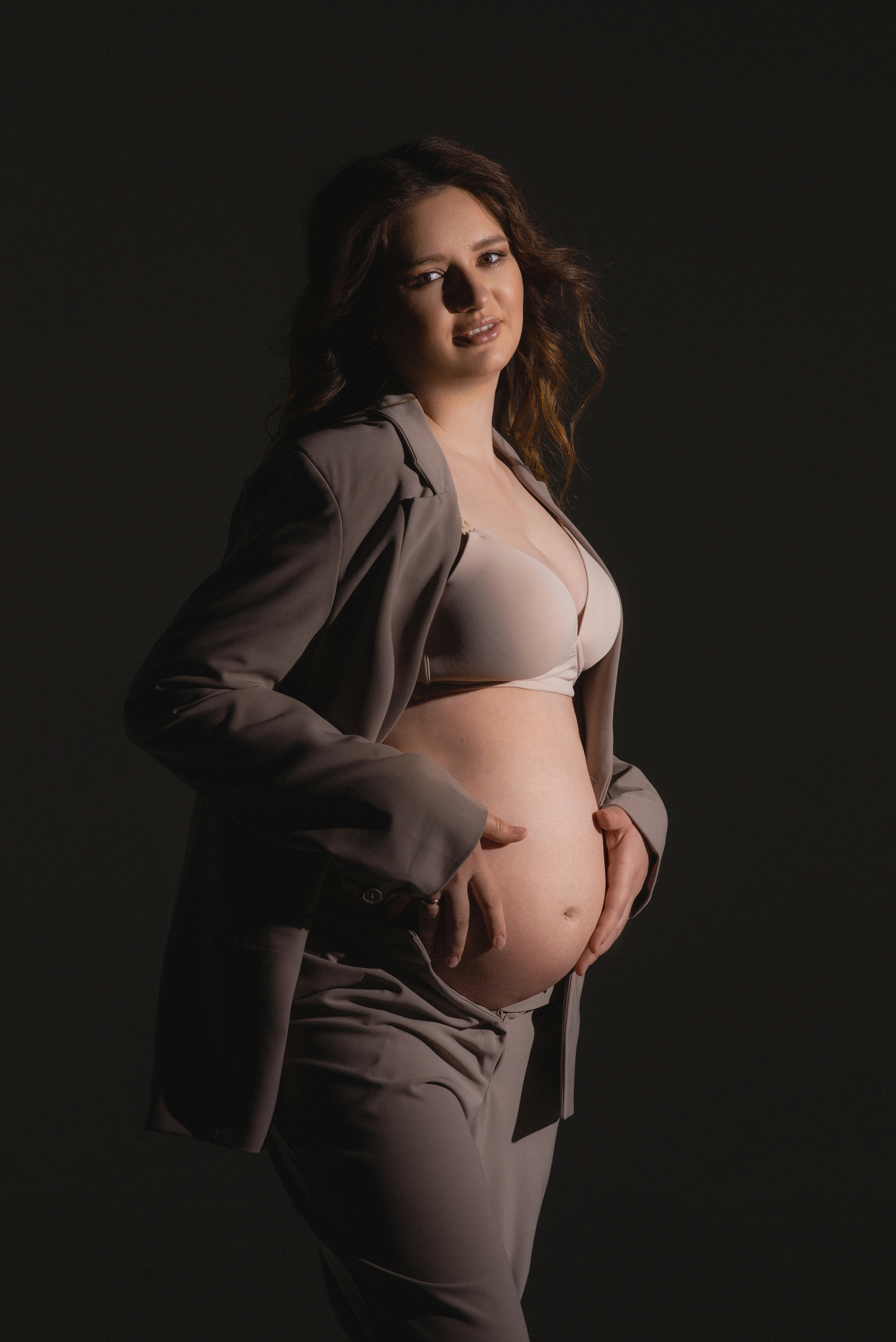 Фотосъемка беременности. Фотограф беременности, новорожденных и детей до года в Челябинске Волк