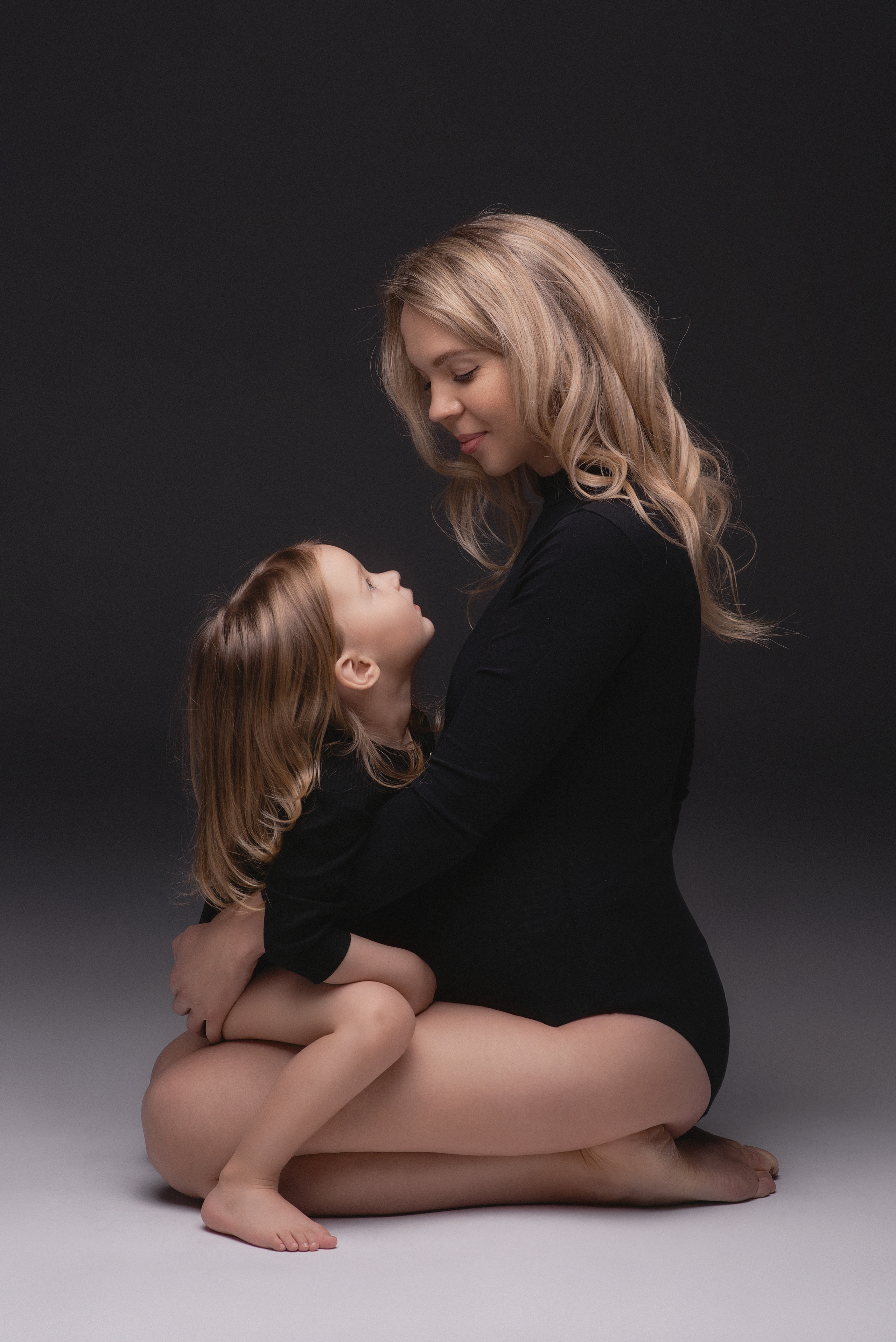 Фотосъемка беременности. Фотограф беременности, новорожденных и детей до года в Челябинске Волк