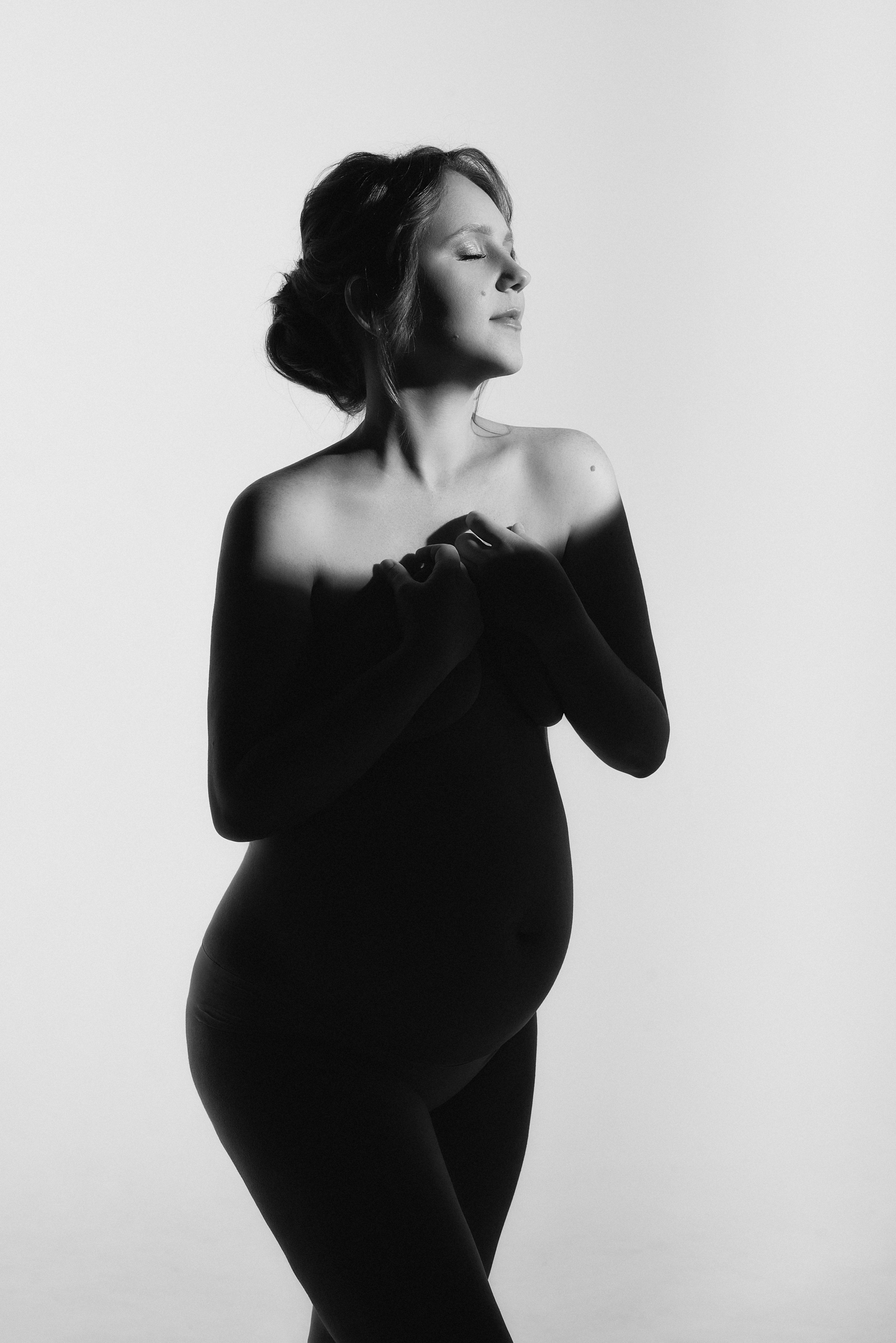 Фотосъемка беременности. Фотограф беременности, новорожденных и детей до года в Челябинске Волк