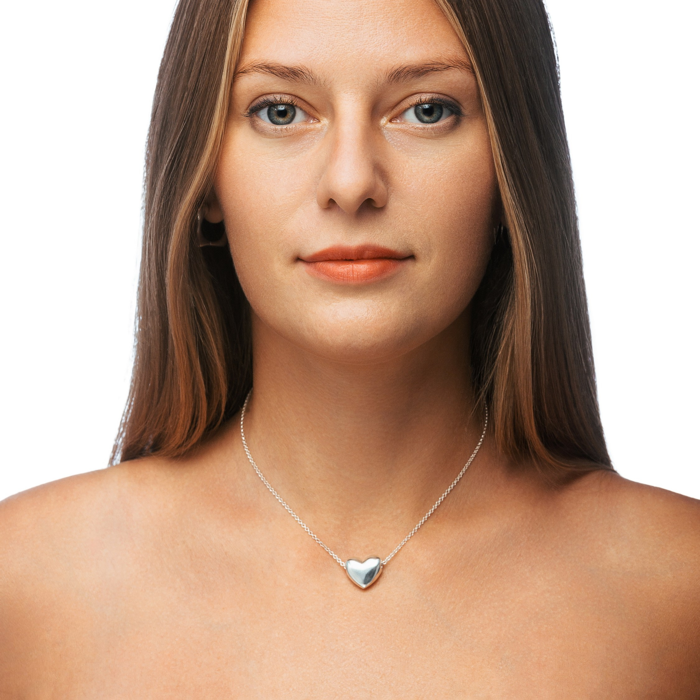 Профессиональная съёмка контента для ювелирного бренда. Профессиональный фотограф в Санкт-Петербурге. Сергей Пушкин