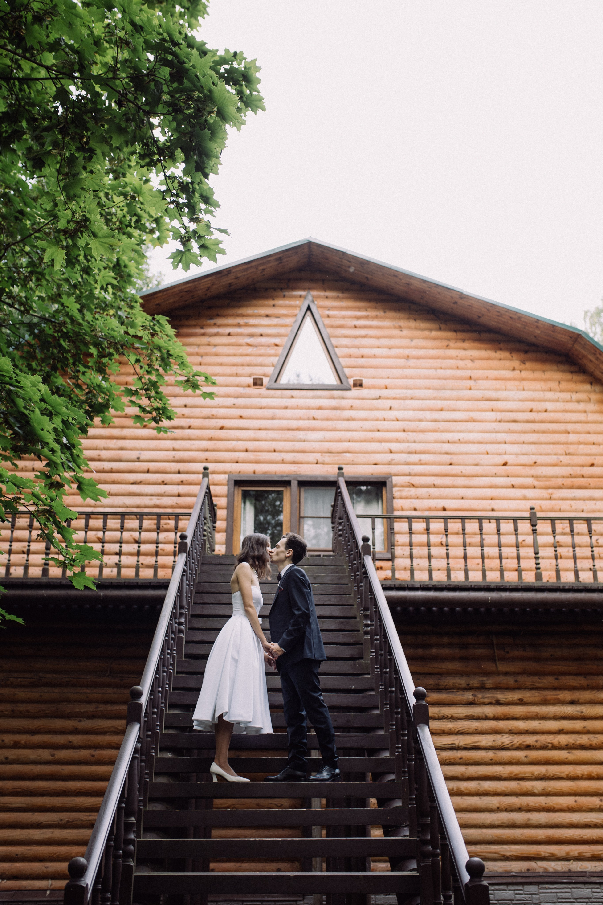 Прогулки во время свадебного банкета. Happiness is in the moments