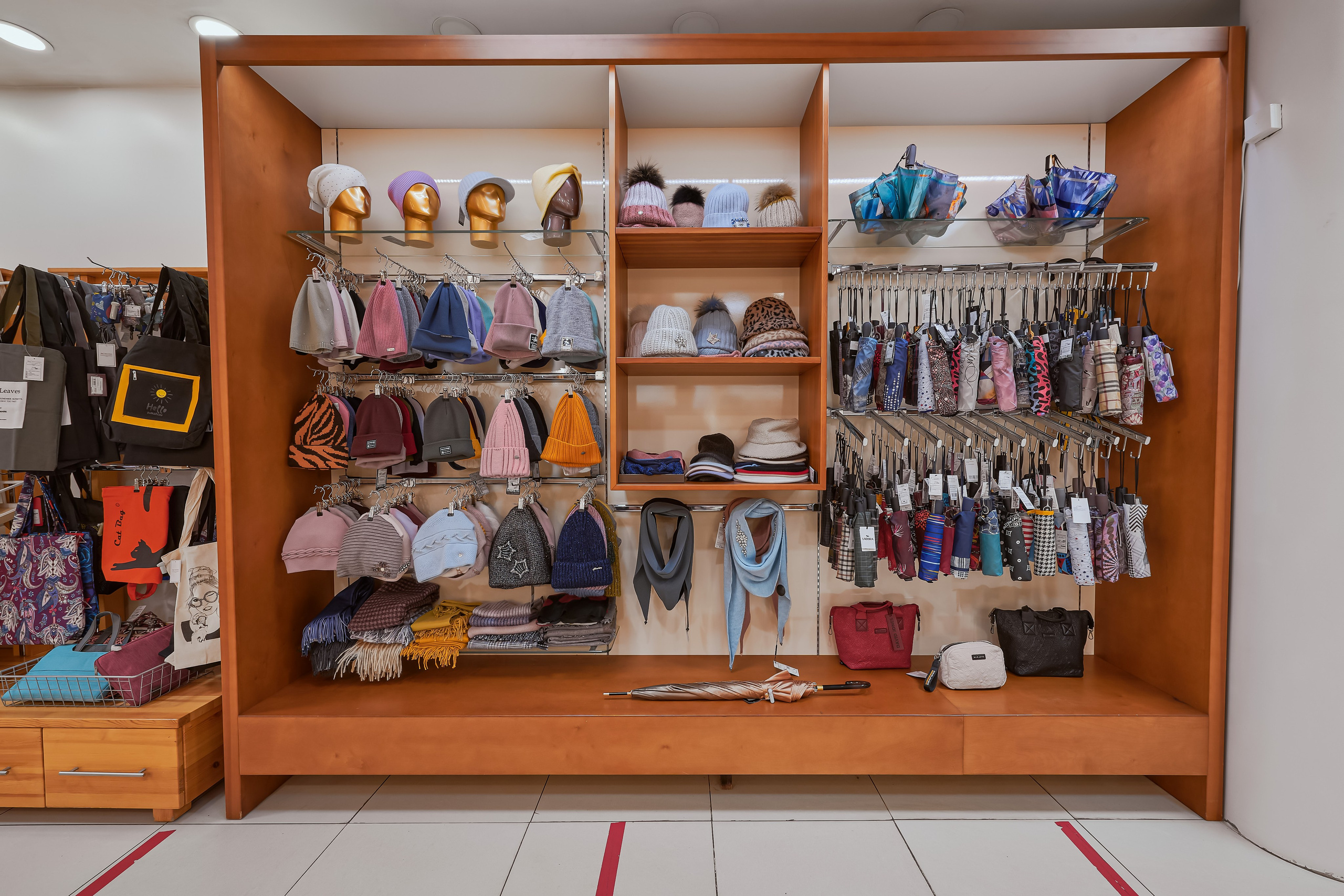 Портфолио по интерьерной и экстерьерной фотосъёмки: Мир Сумок — Правый берег. Фотограф Яковлев Роман — Красноярск