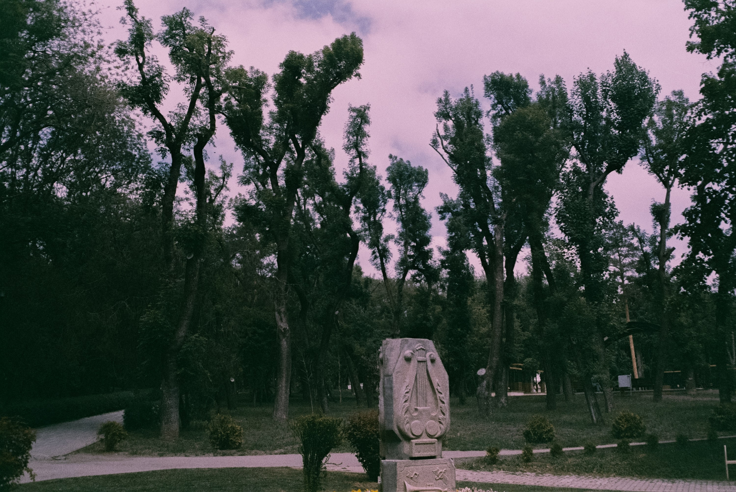 Кисловодск 11 мая / Fujicolor Superia 200 (просрочка) / Minox 35GT