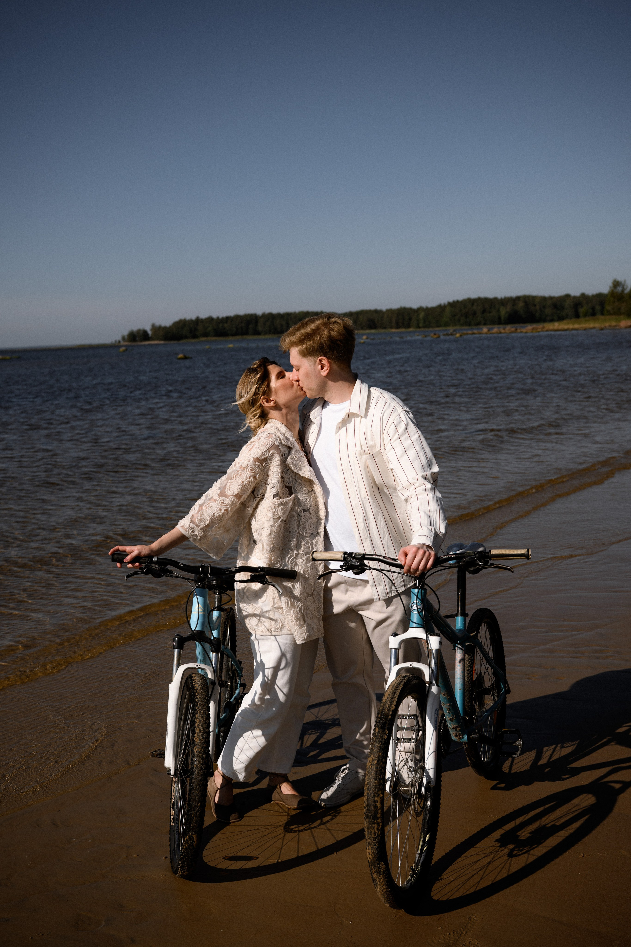 На берегу залива. Свадебный фотограф в Санкт-Петербурге, Москве, СПб Сергей Поддубный