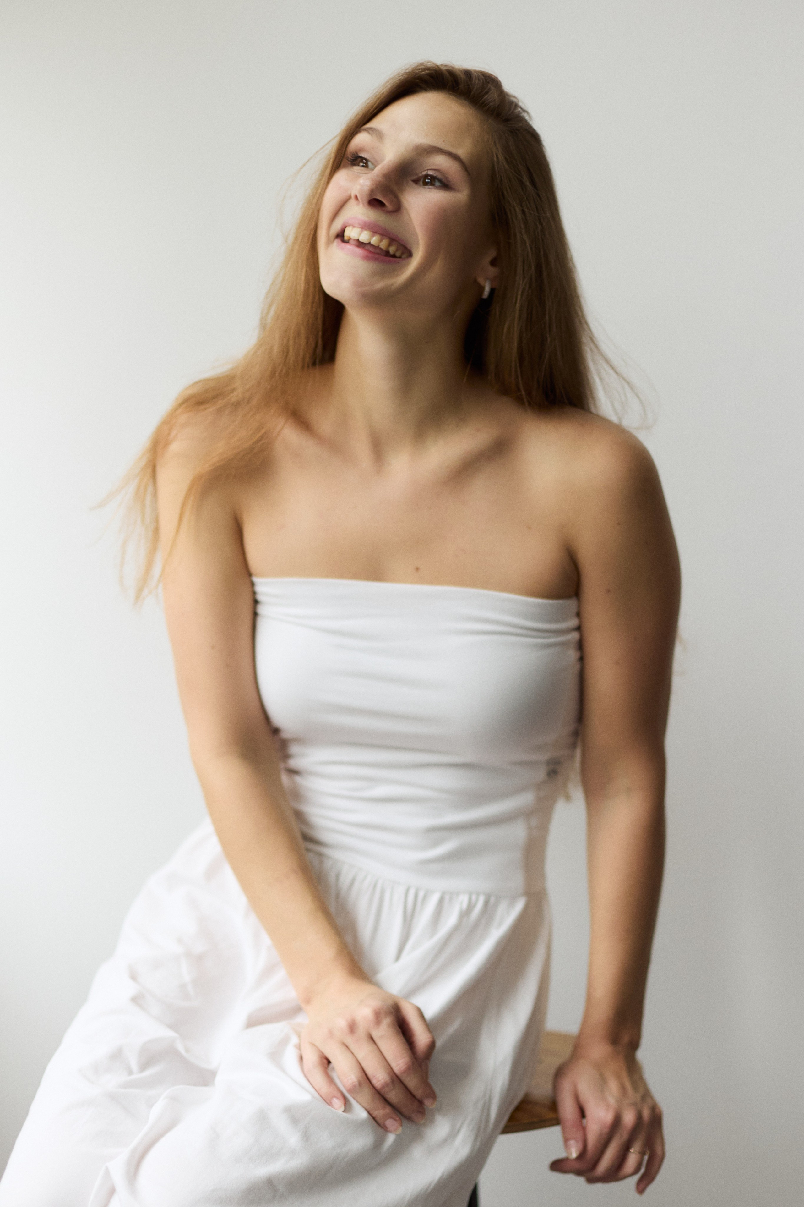 актерское портфолио для молодой девушки в студии, портретная фотосессия