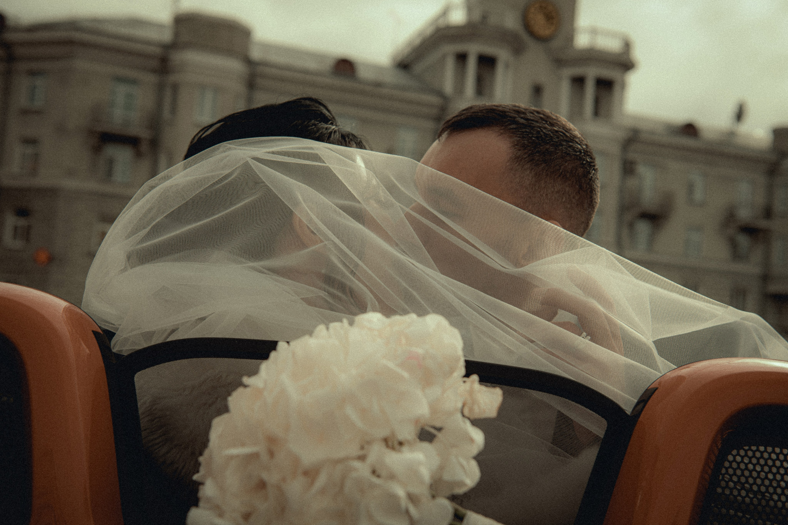 alt="Свадебная фотосессия в Барнауле. Свадебный фотограф Анна Глухова"