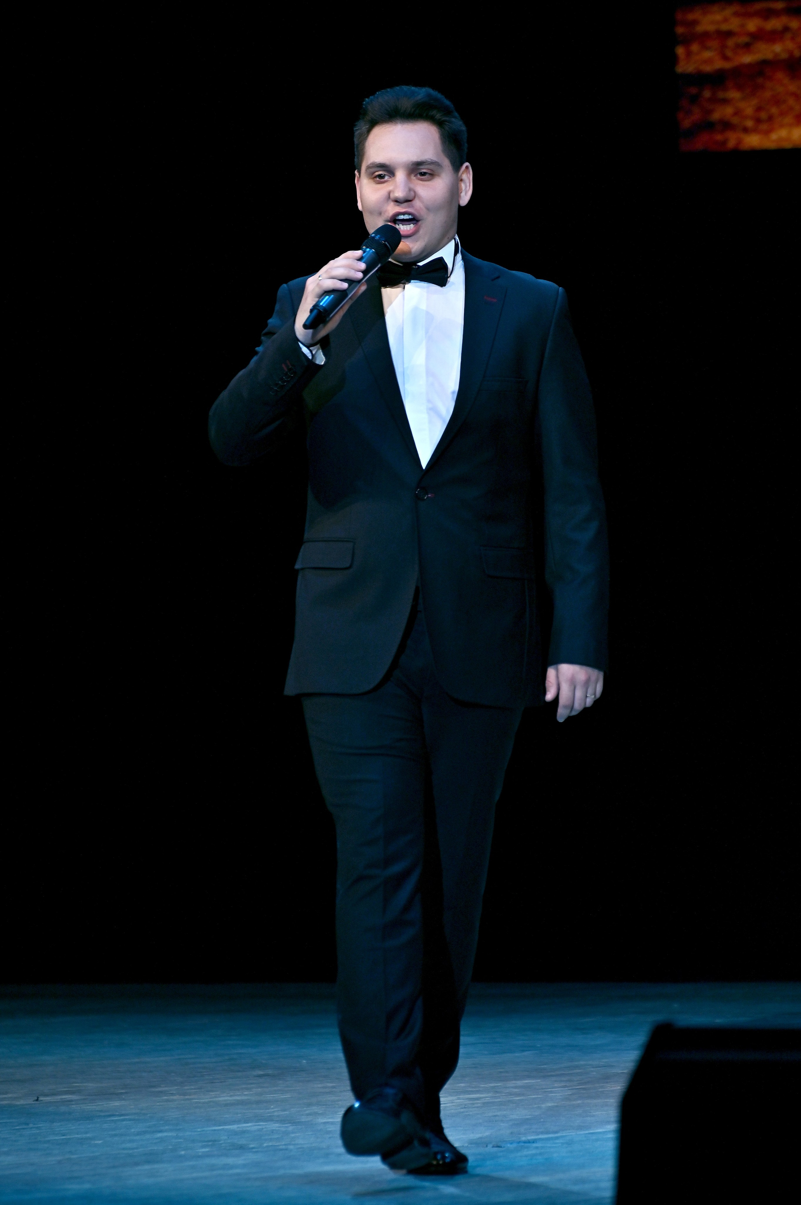 АНСАМБЛЬ ПЕСНИ И ТАНЦА «ДОНБАСС». ФОТОГРАФ ВАШИХ МЕРОПРИЯТИЙ РЯЗАНЬ СЕРГЕЙ КЛЮЕВ Концертная фотография близка к репортажу и портретной съемке