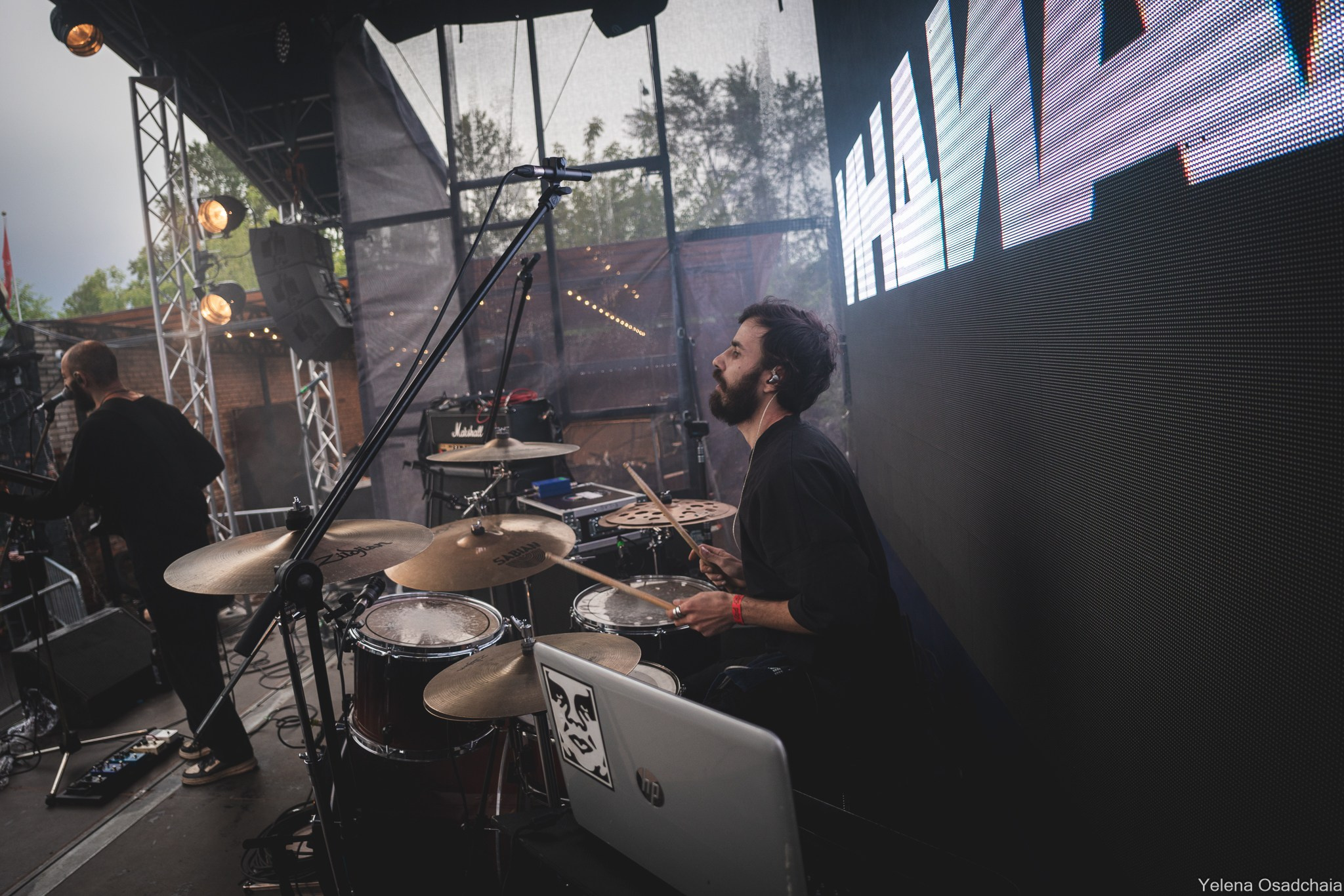 Живой 2025 — День 1. Елена Осадчая — фотографирую музыку на сцене и в жизни