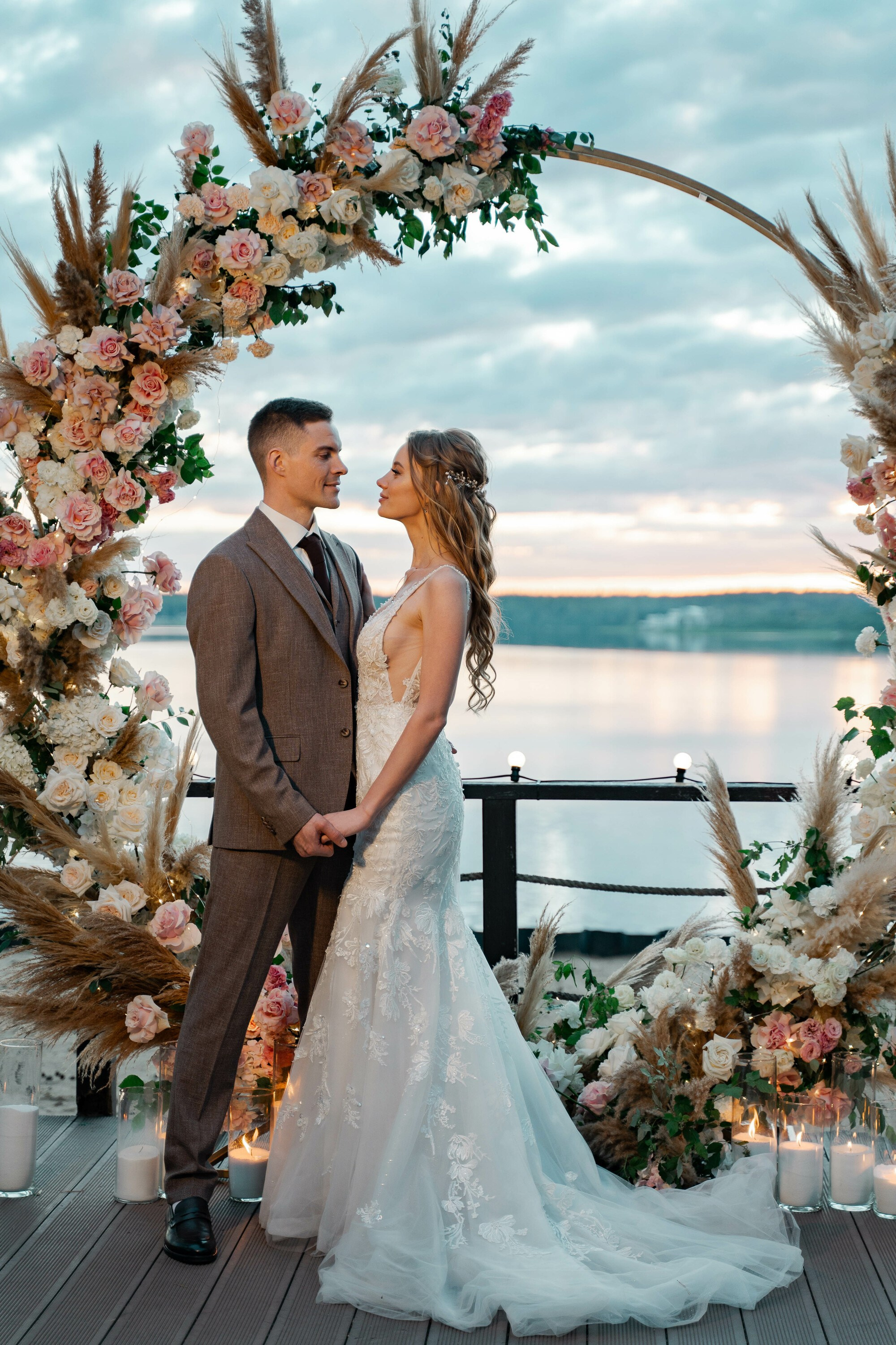 Свадьба в Лесной Рапсодии на берегу озера. Свадебный фотограф в Санкт-Петербурге и Москве Андрей Нестеров