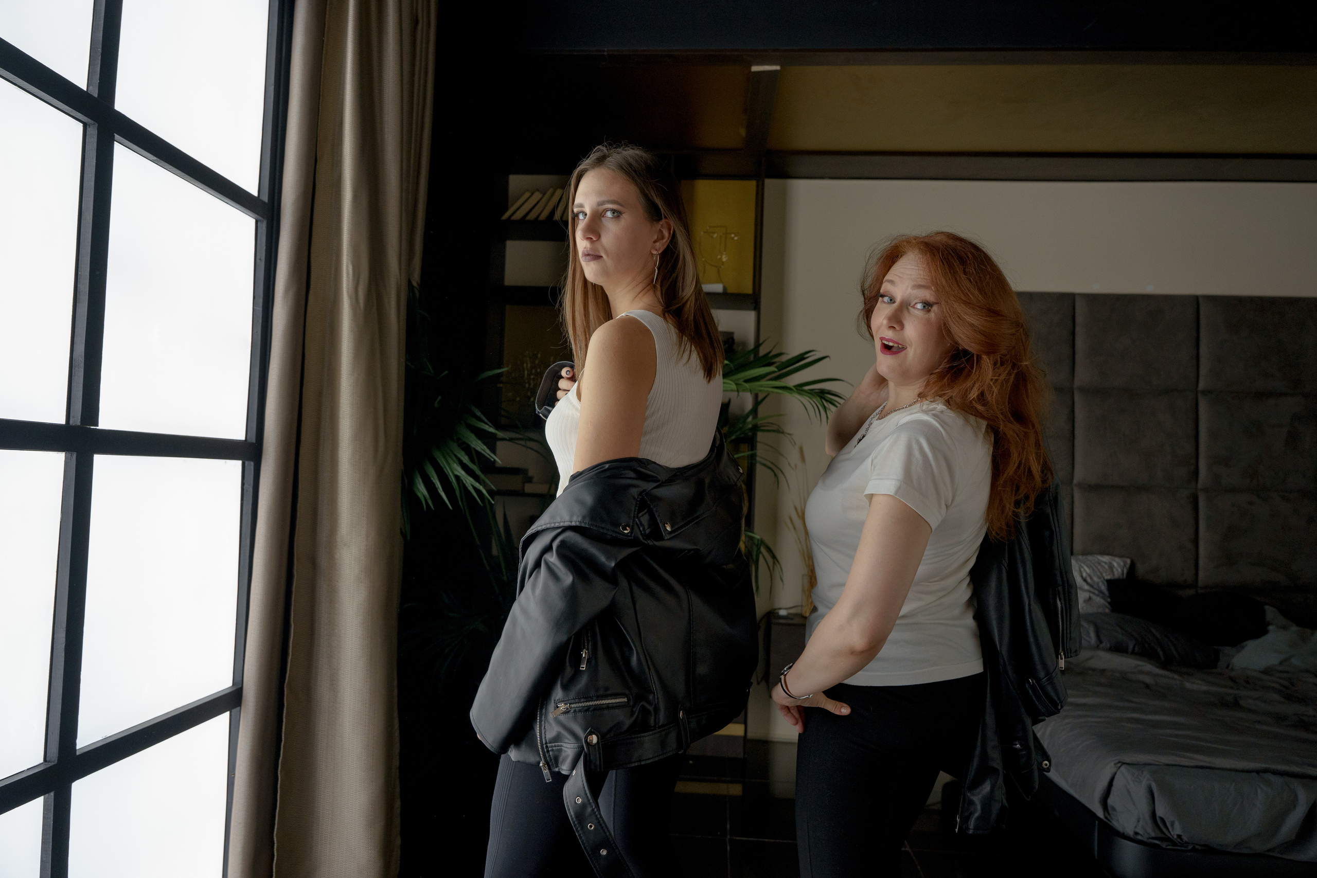 Фотосессия взрослой дочери с мамой в Москве. Репортажный фотограф Москва Сергей Дружинин