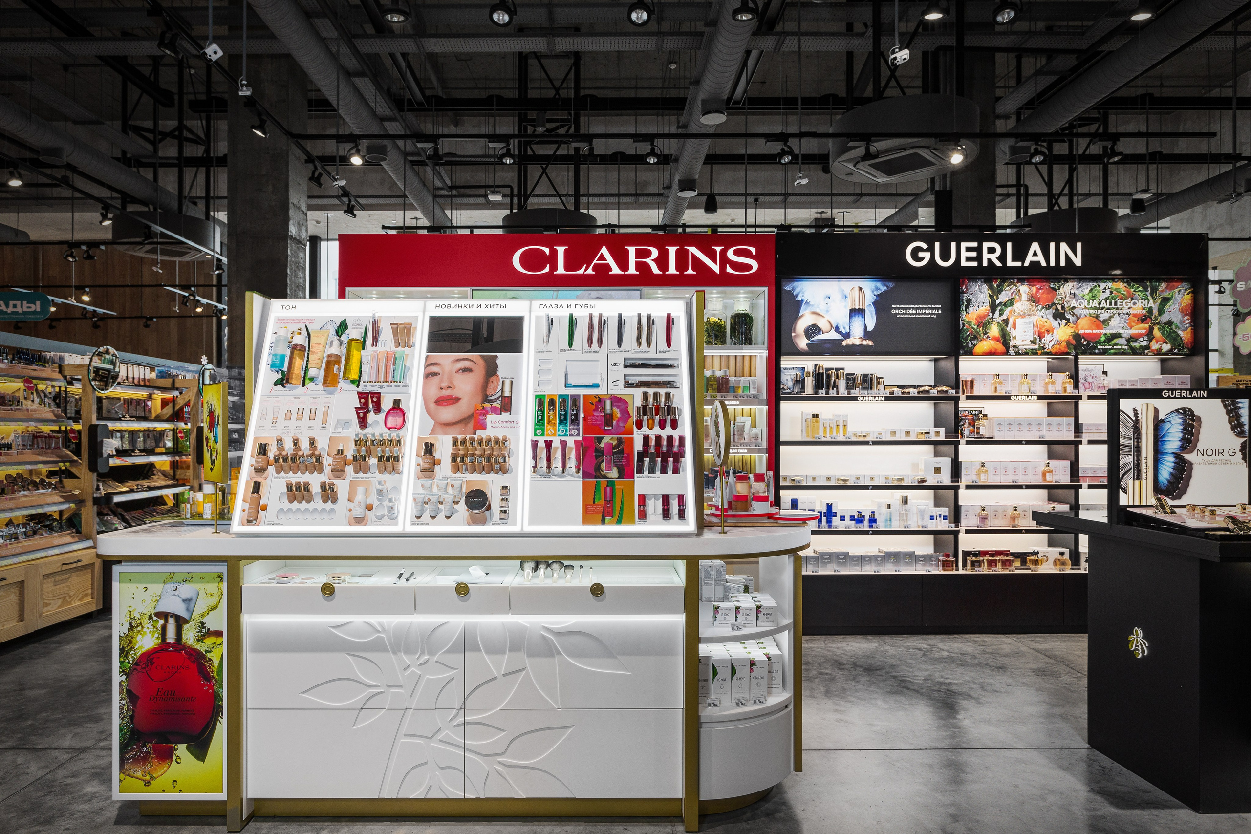 Коронер Clarins в «Золотом яблоке» в ТРЦ «Планета». Интерьерный фотограф и ретушер в Красноярске Денис Антропов