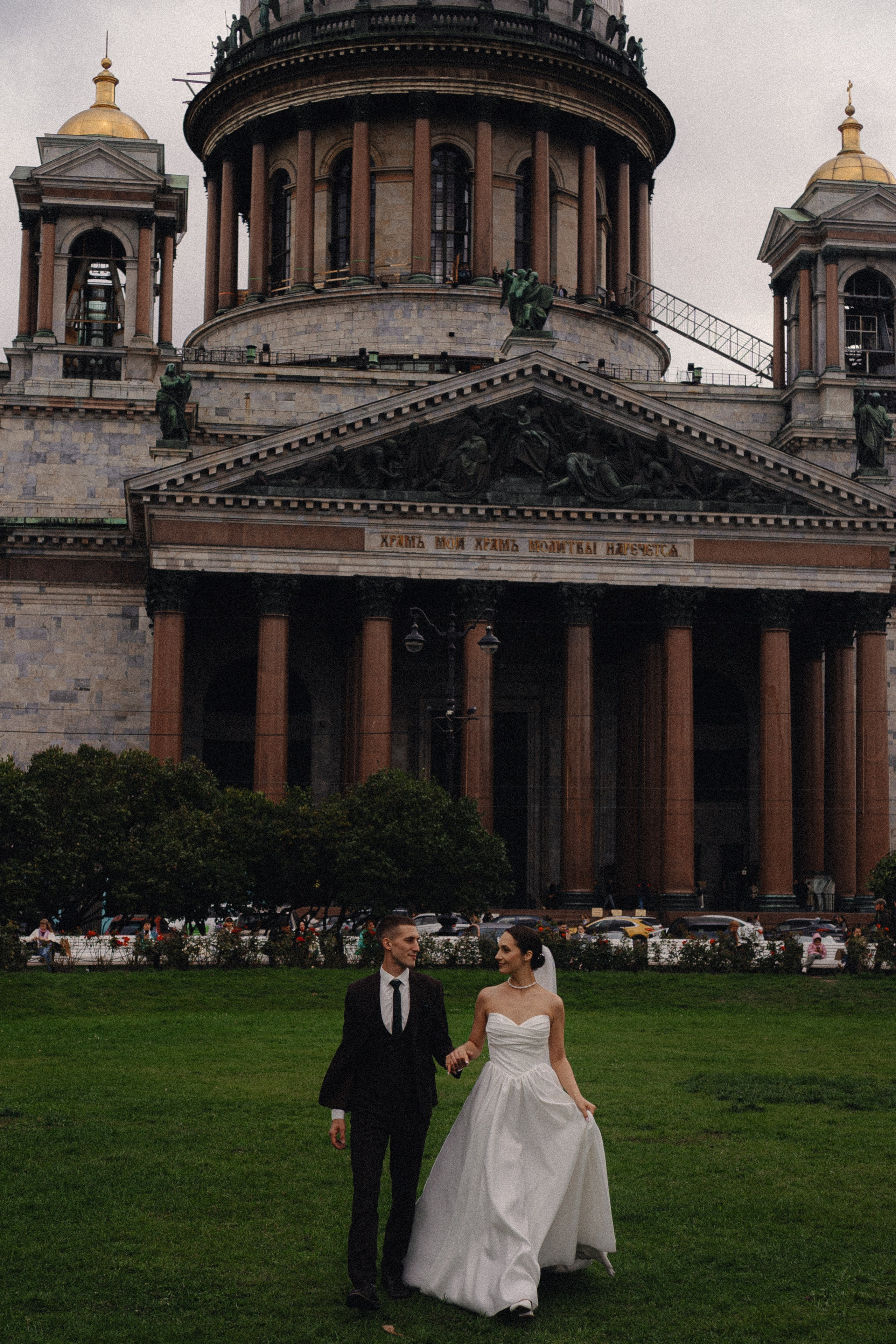 СВАДЕБНАЯ ПРОГУЛКА В САНТК-ПЕТЕРБУРГЕ (ИСАКИЕВСКИЙ СОБОР, ЗИМНЯЯ КАНАВКА, ЭРМИТАЖ И БОЛЬШАЯ МОРСКАЯ УЛИЦА). Профессиональный фотограф, Санкт-Петербург — Виктория Богомолова