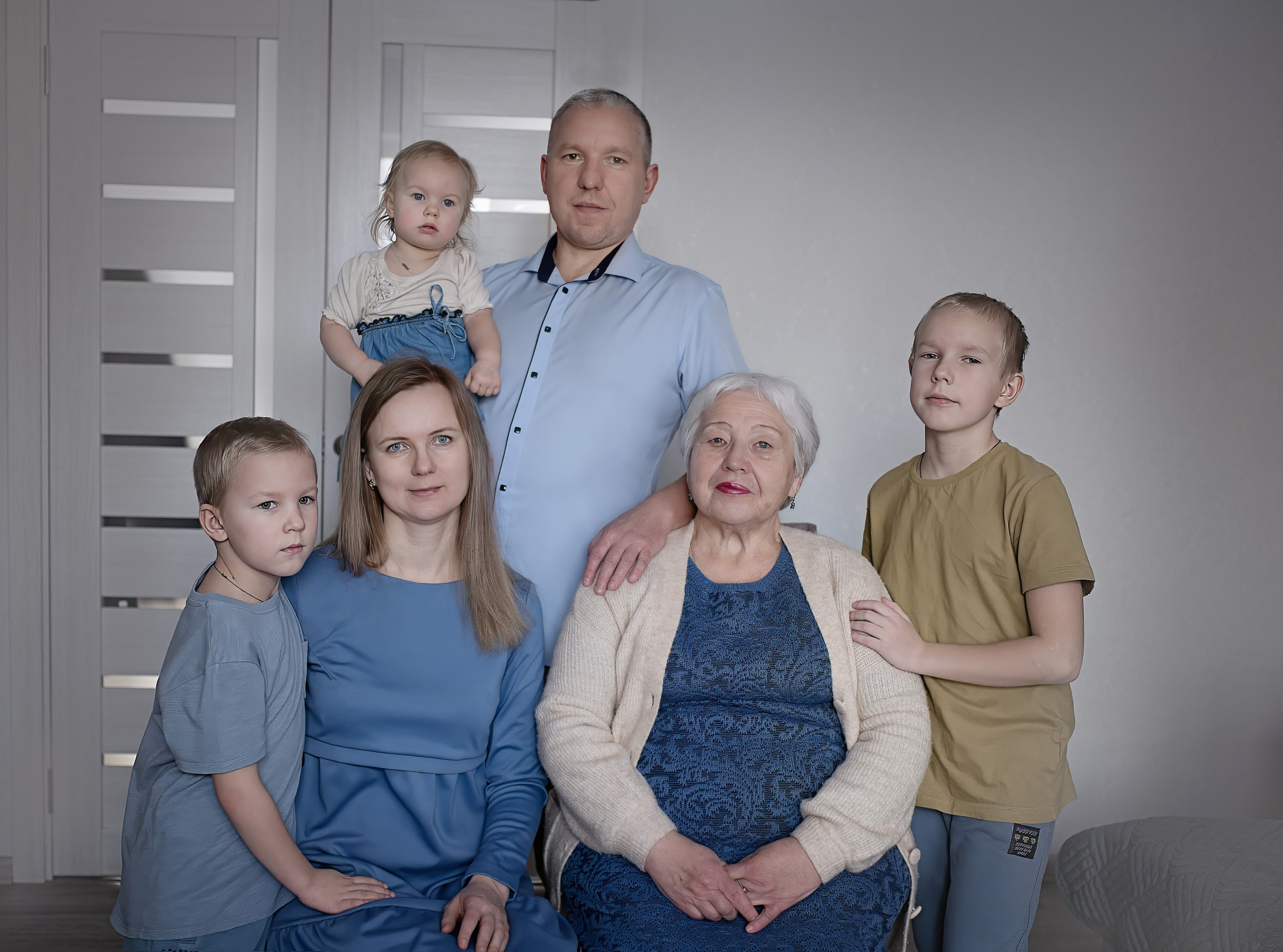 Семья Ляминых дома. Фотографы крещения/венчания  Красноярск Татьяна и Вячеслав Переваловы