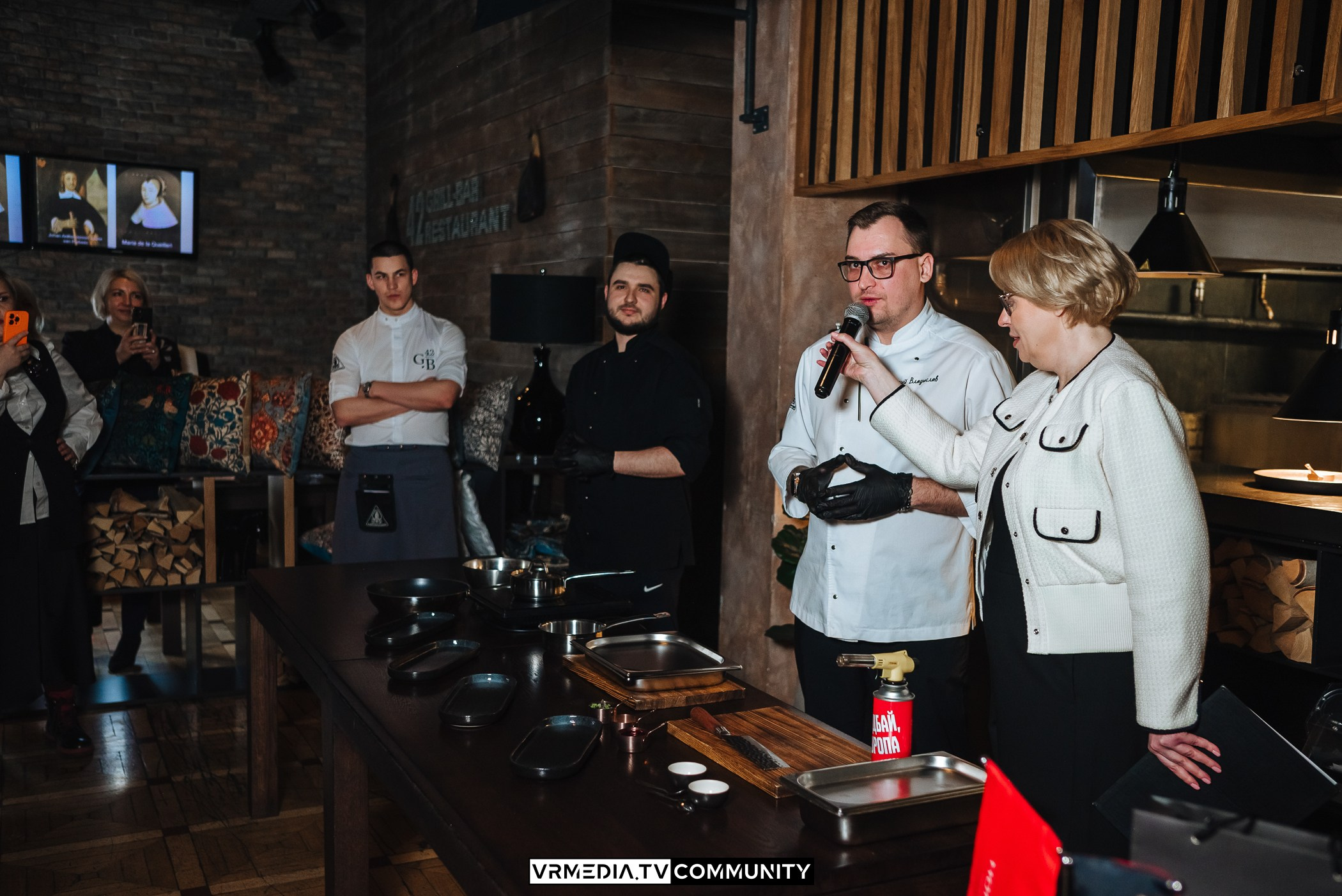 Модный вторник. Винный вечер «Жизнь замечательных людей»