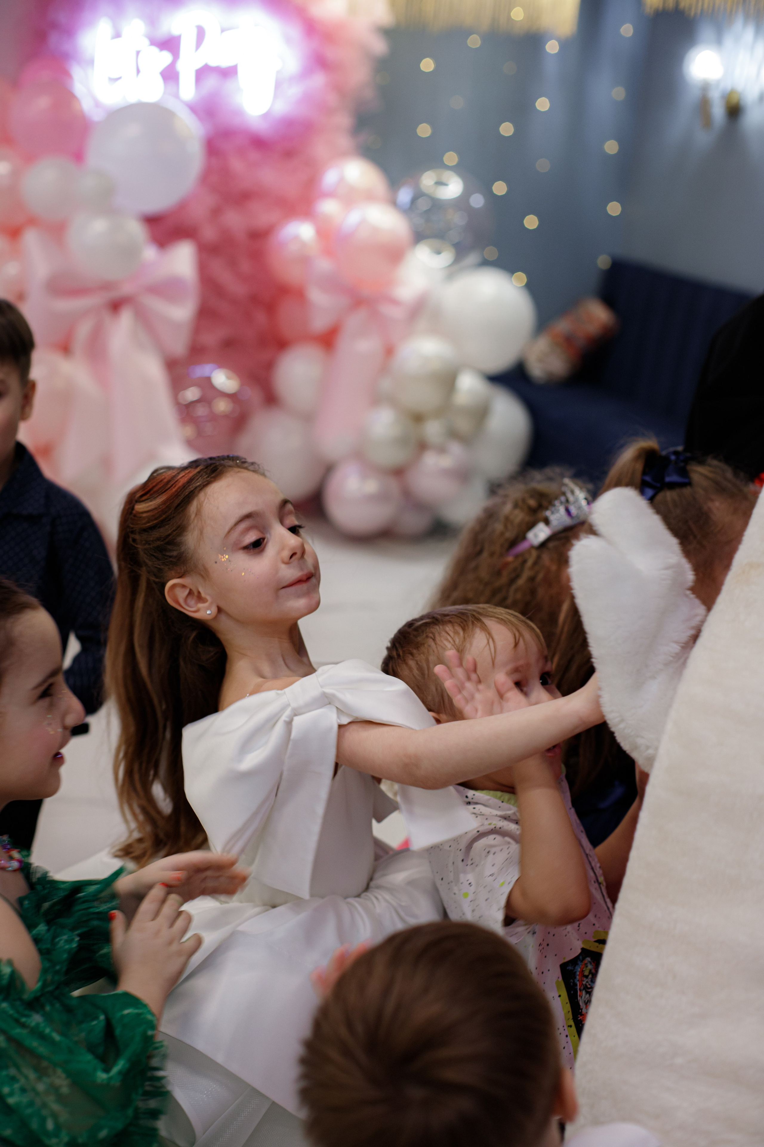 ASIA'S BIRTHDAY PARTY. Photokarish