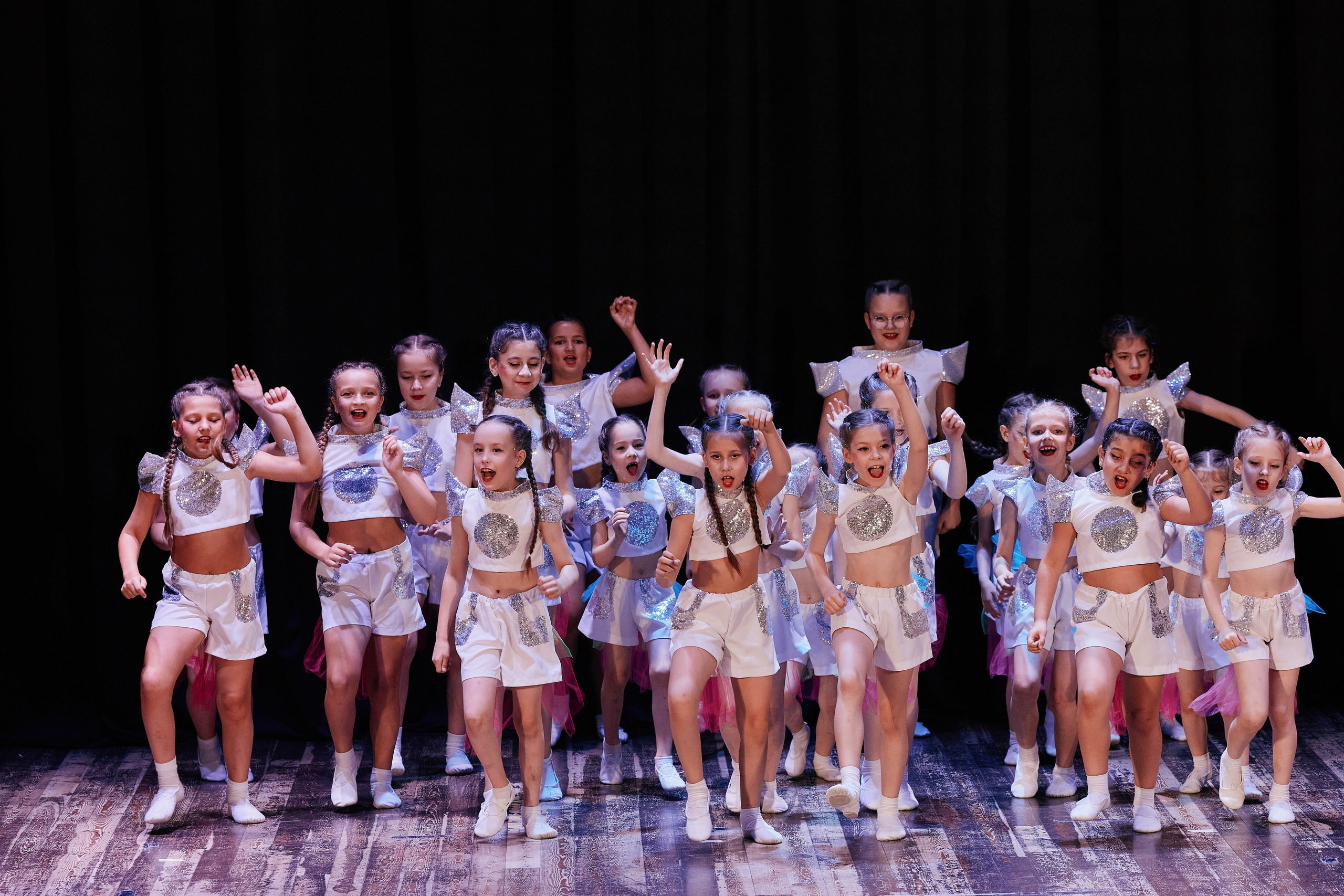 Концерт танцевальной студии Фиеста 08.06. Свадебный репортажный фотограф краснодар максим дремов дрёмов фотосессия студия цена