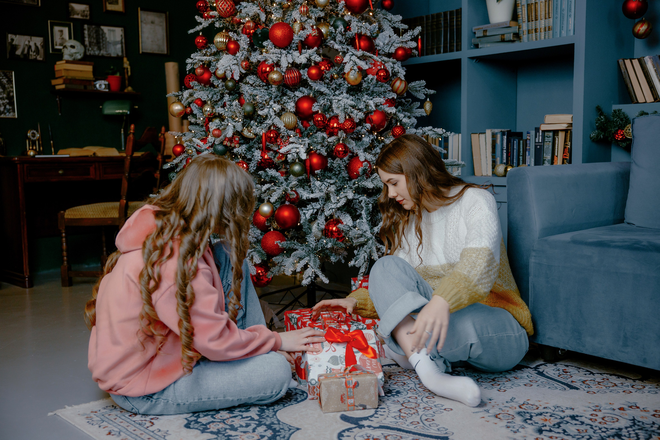 Новый год с подругой. Дмитрий Белим — Семейный фотограф в Омске | Фотосессии для беременных и малышей