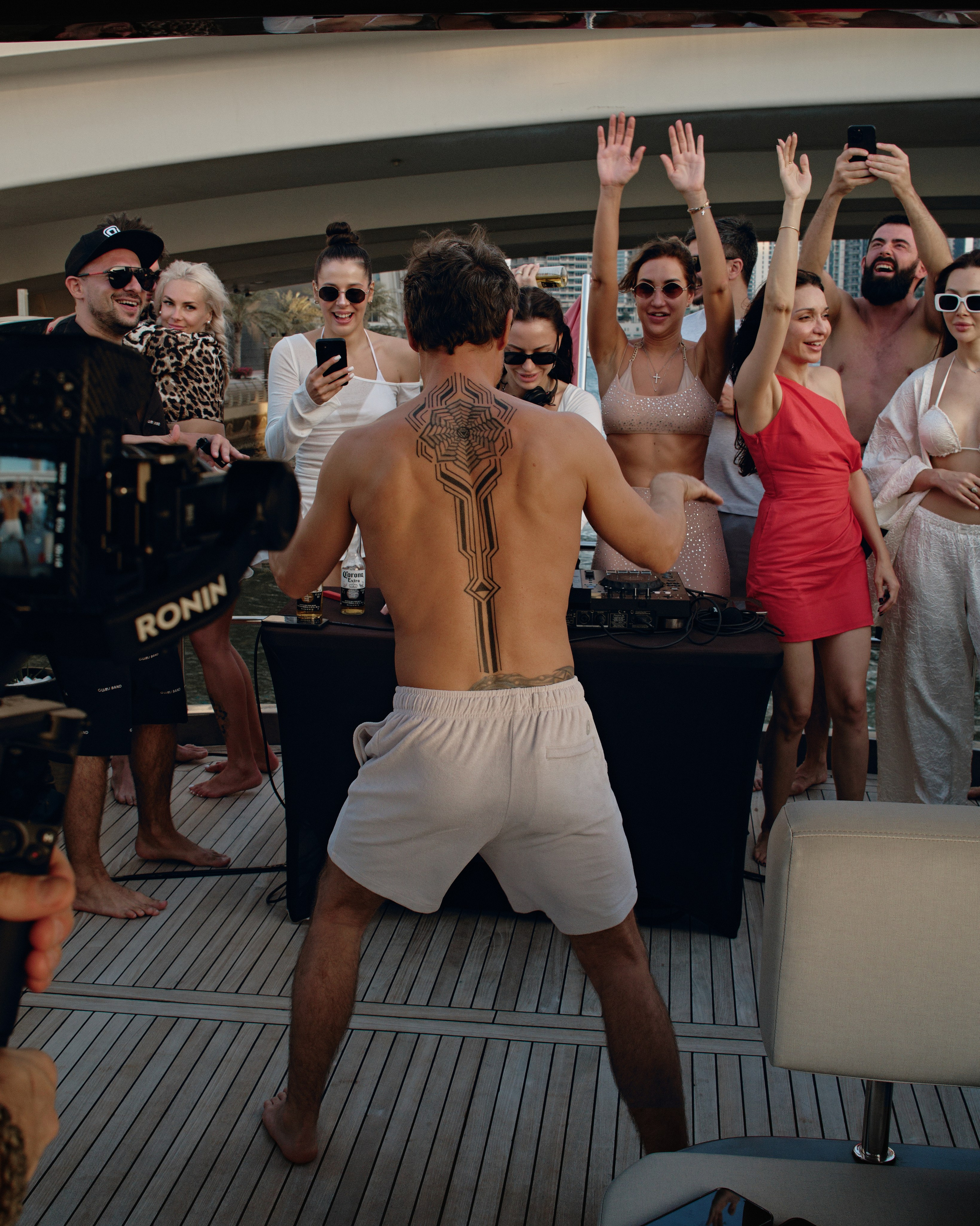 PAVEL DEREVYANKO. NOIZOMAX Художественный фотограф в Дубай