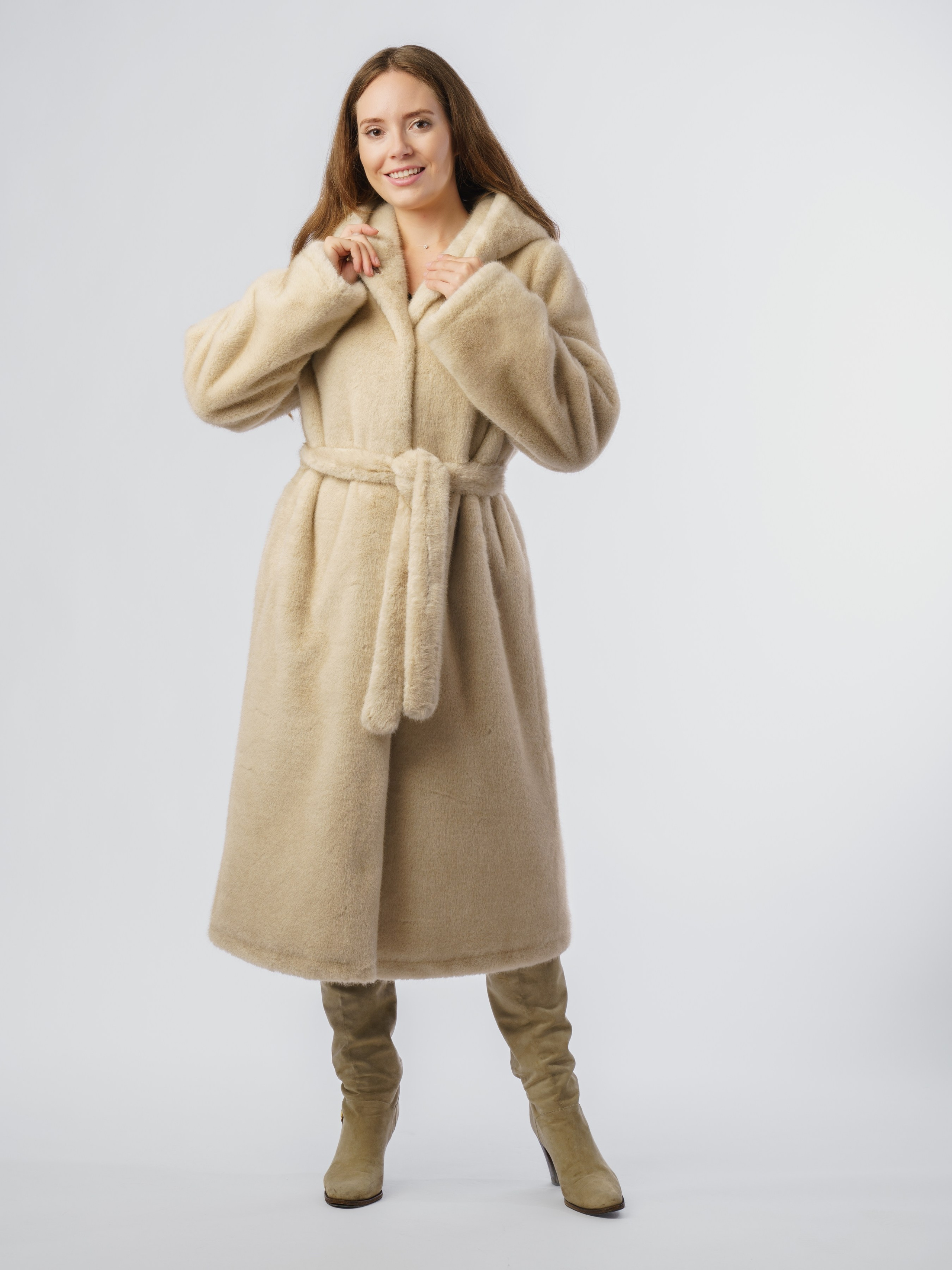 Шубы, модель Кристина. KED Production — продакшн из СПб. Создаём фото, видео и контент, который помогает брендам и селлерам продавать больше