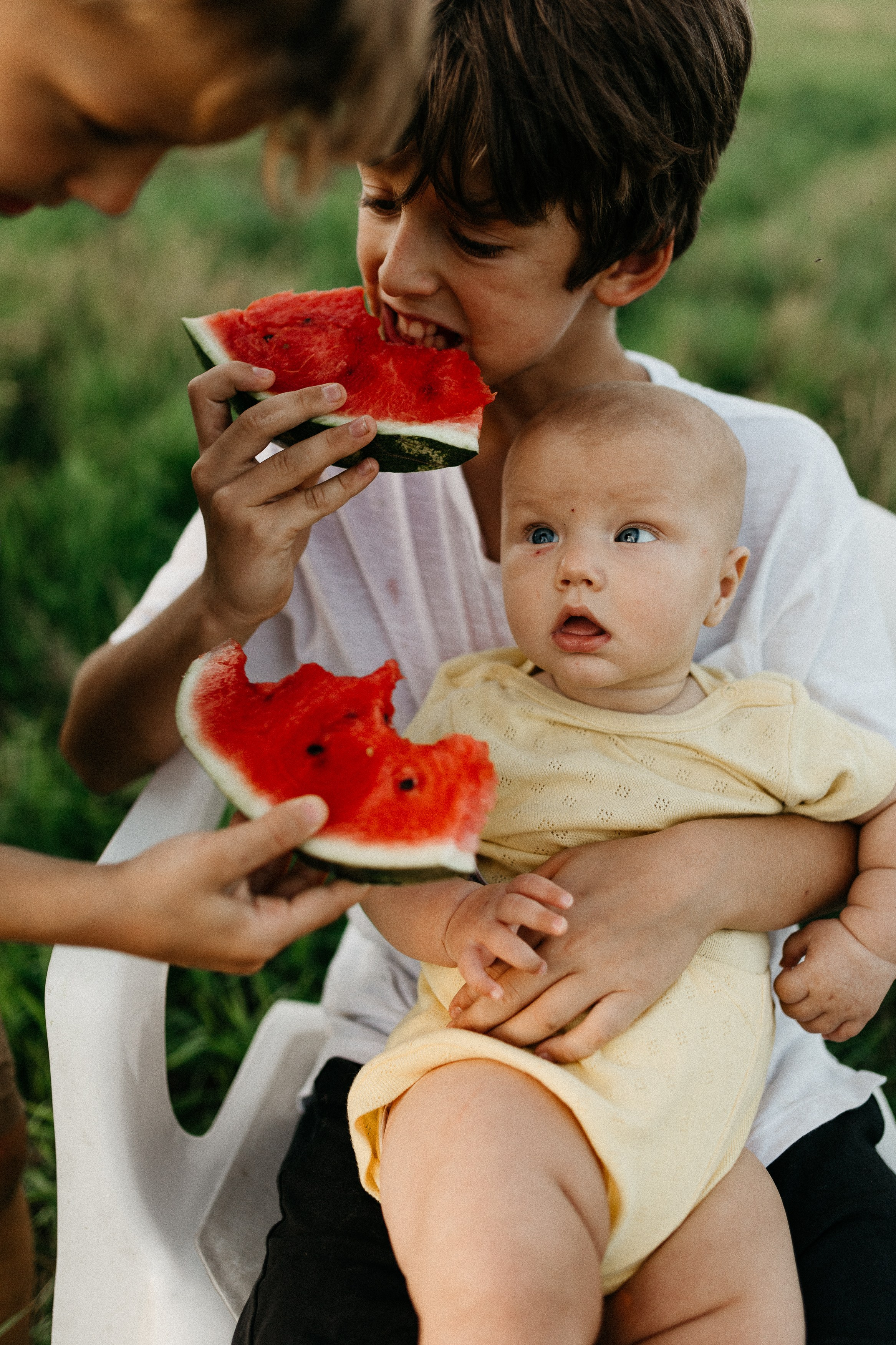Фотосессия с красными мячами. Семейный фотограф Маша Тимофеева | Москва