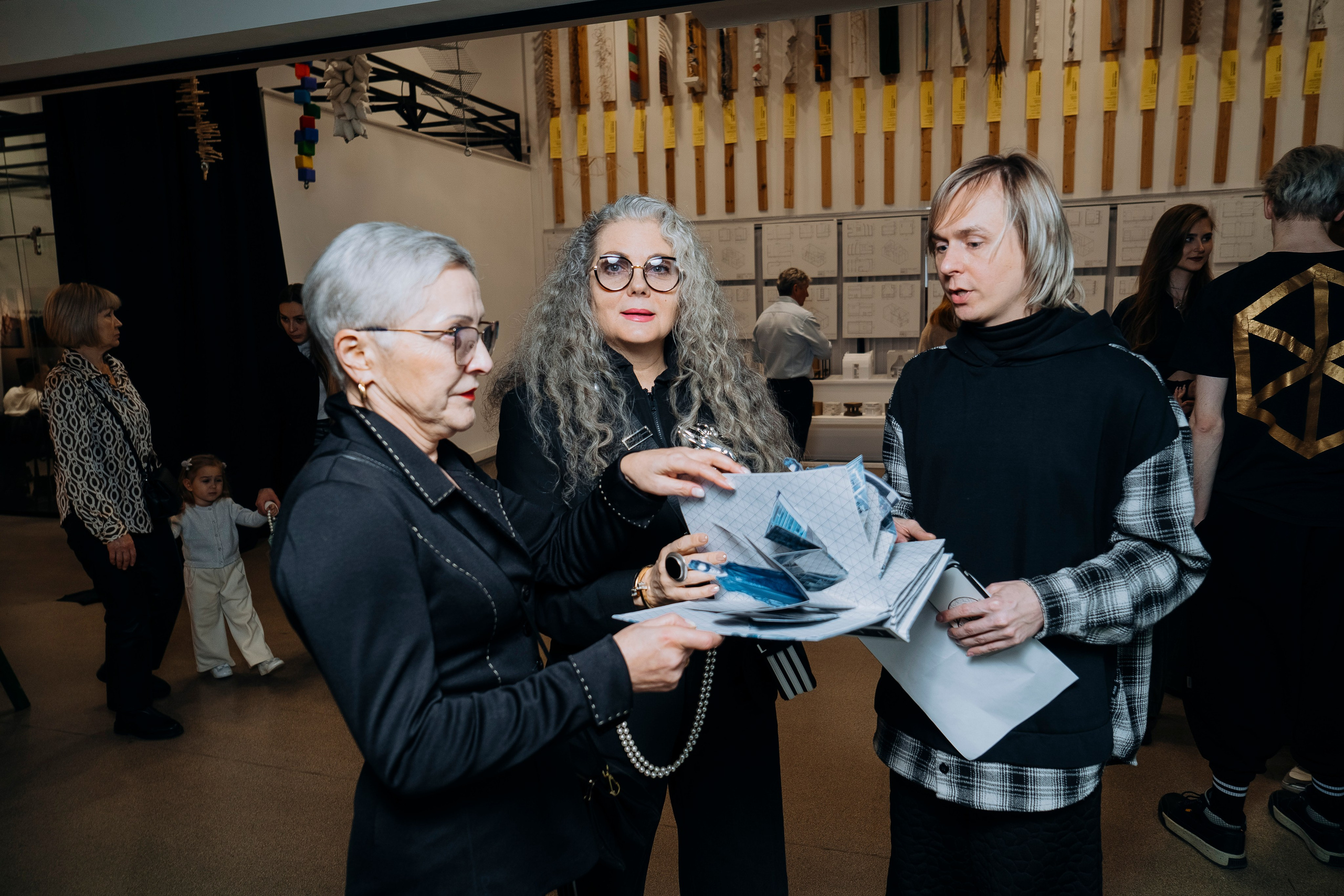 B&D FASHION SHOW: Мода как искусство. Переосмысление классики. Больше: https://sinonim.org/improve#res. Профессиональный портретный фотограф в Москве Владимир Глаголев