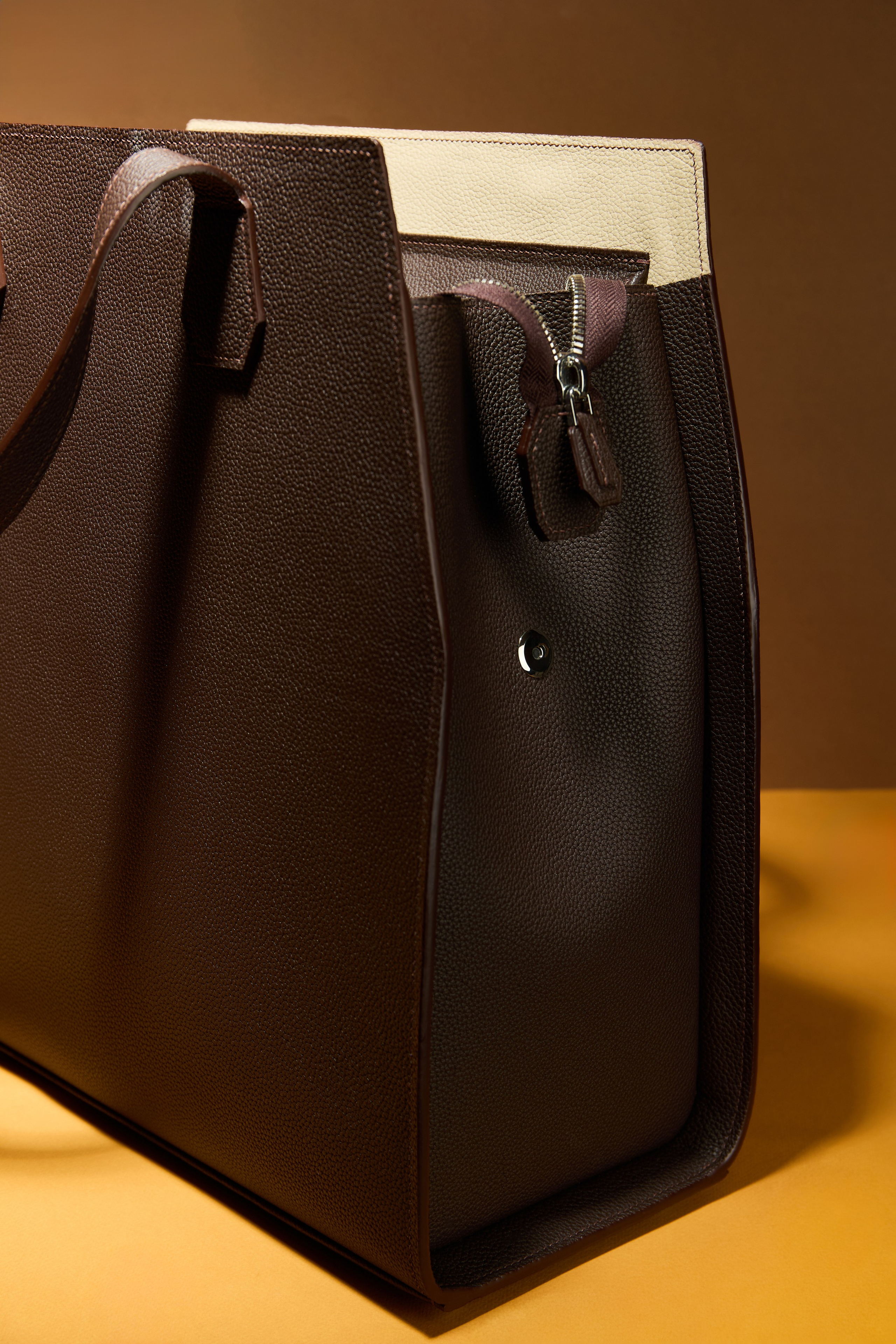 Предметная рекламная каталожная съемка сумок премиум брендов под ключ Москва