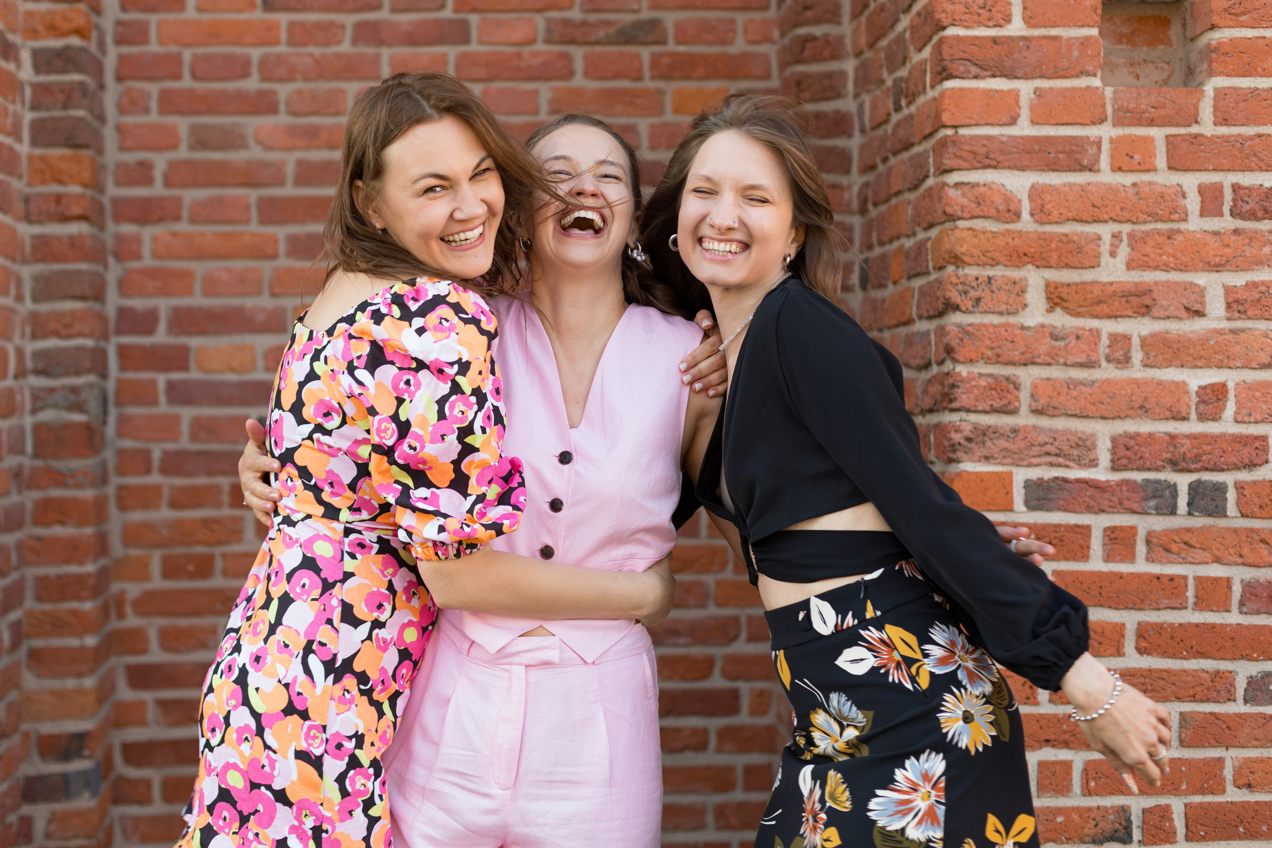 Летняя фотопрогулка трех подруг на острове Новая Голландия. Детский и контент фотограф Надя Волкова Санкт-Петербург