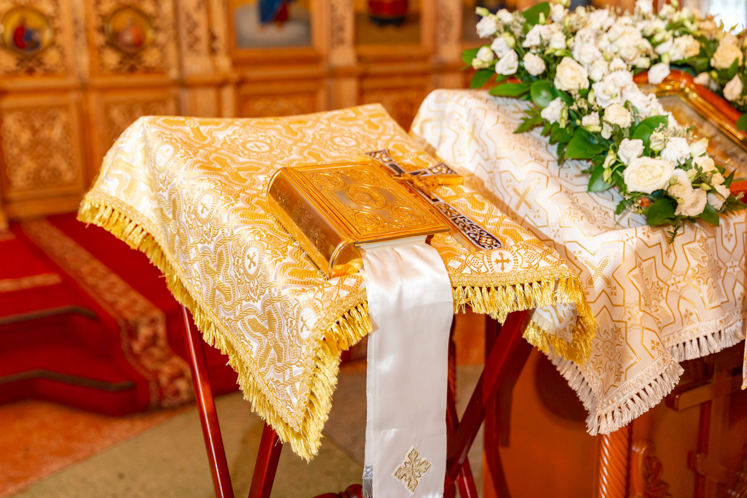 Фото и видео съемка Венчания. Свадебный фотограф Марина Суворова и видеооператор Олег Петров