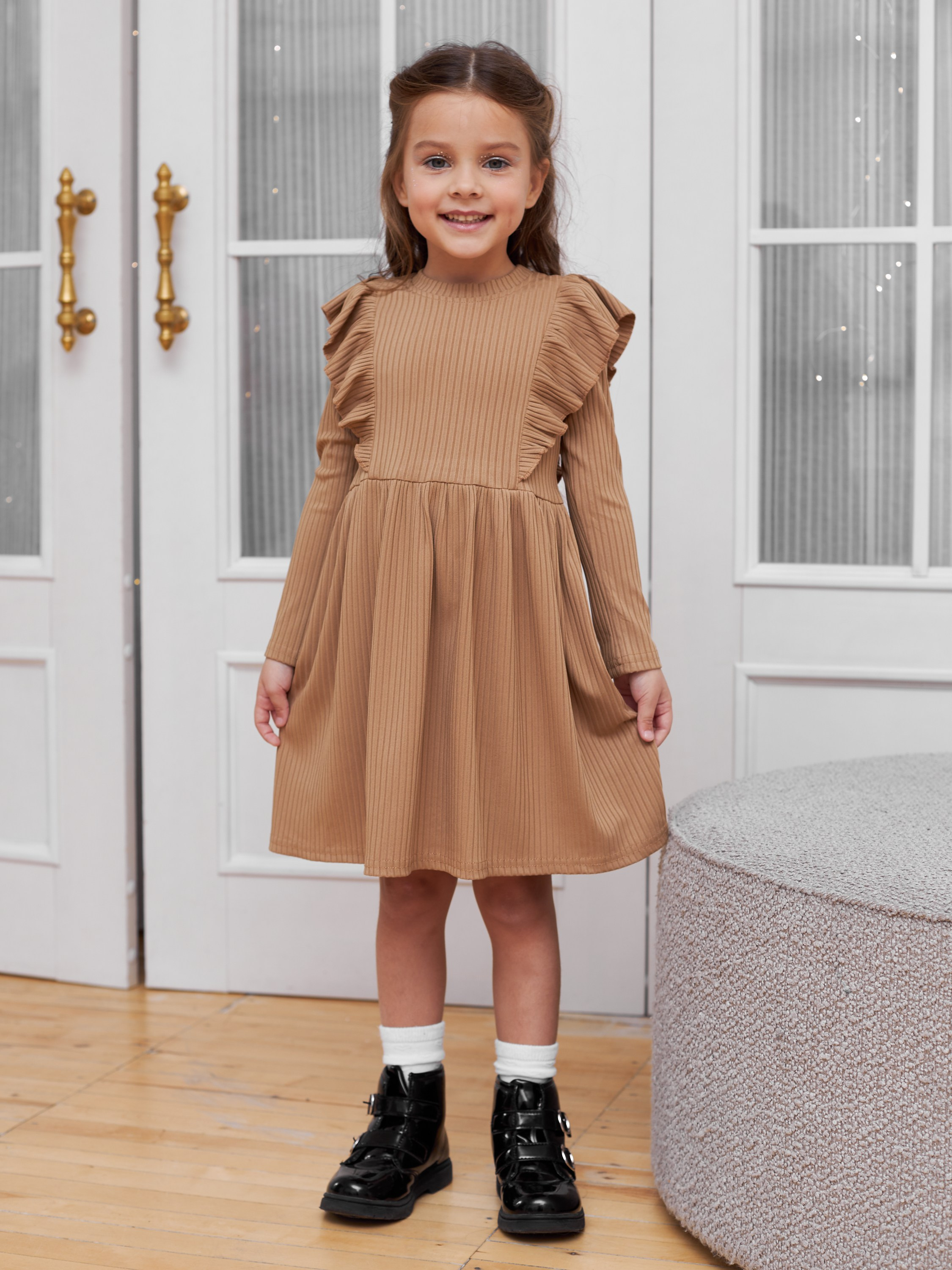 Фотосъемка платьев для девочек Екатеринбург Wildberries ВБ Ozon Озон фотосессия детей Екб заказать цена фотосъемка товара WB детское платье. Фотограф Екатеринбург Анастасия Жерновская | Маркетплейсы и нейрофото