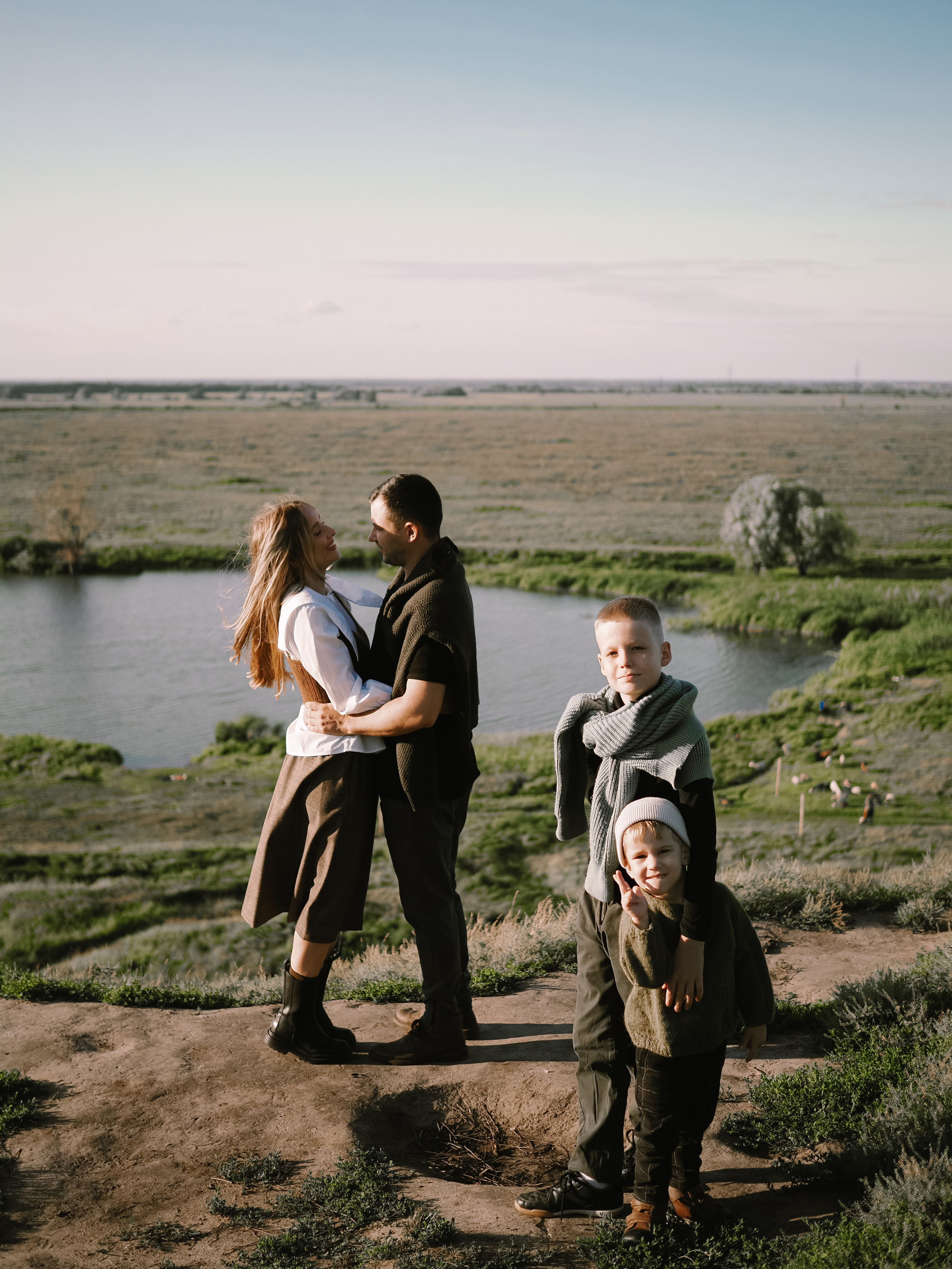 Холмы на закате. Фотограф Рязань. Семейный Свадебный фотограф