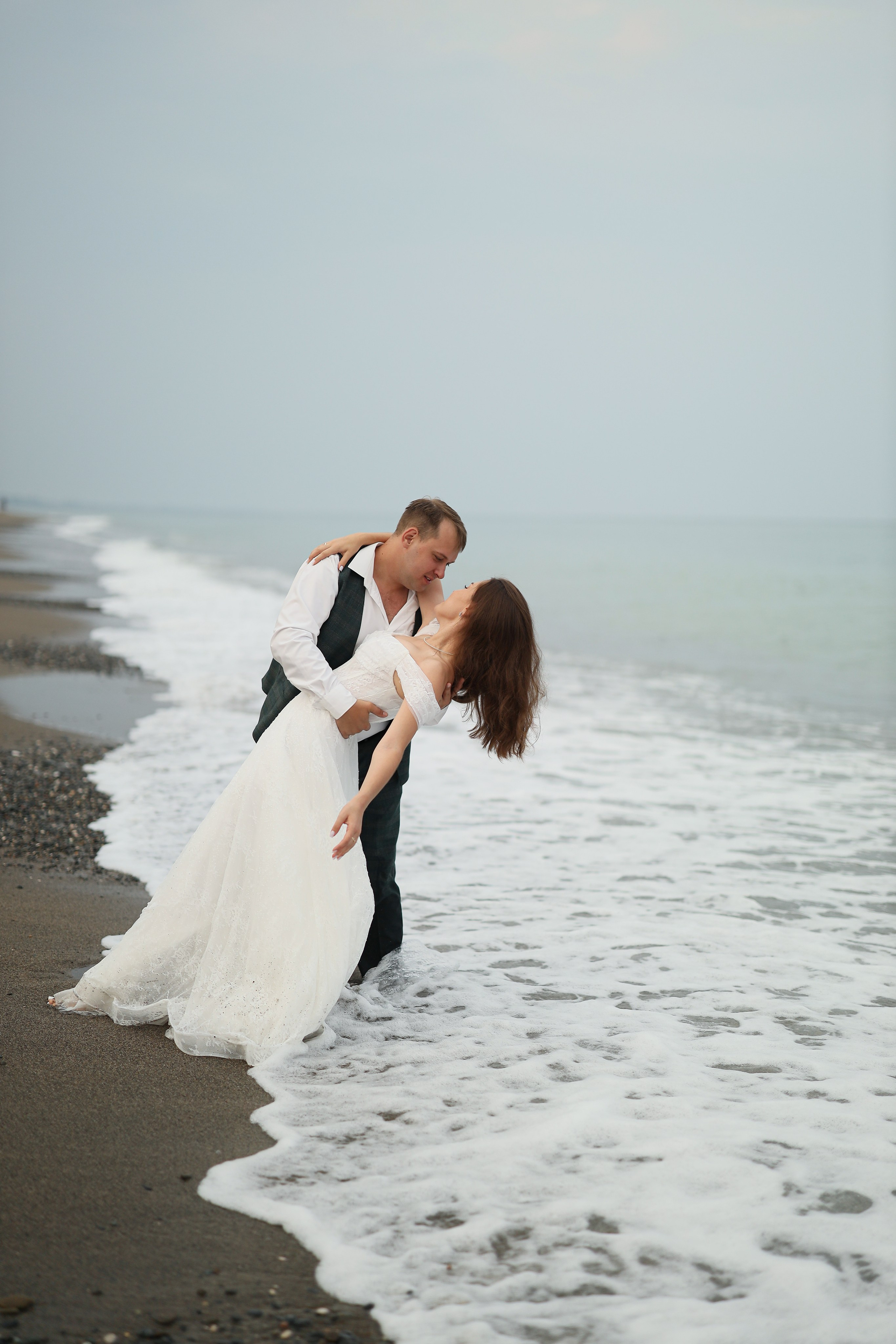 Свадебное Love — story на пляже Абхазии. Свадебный и семейный фотограф в Абхазии Жанна Соснина