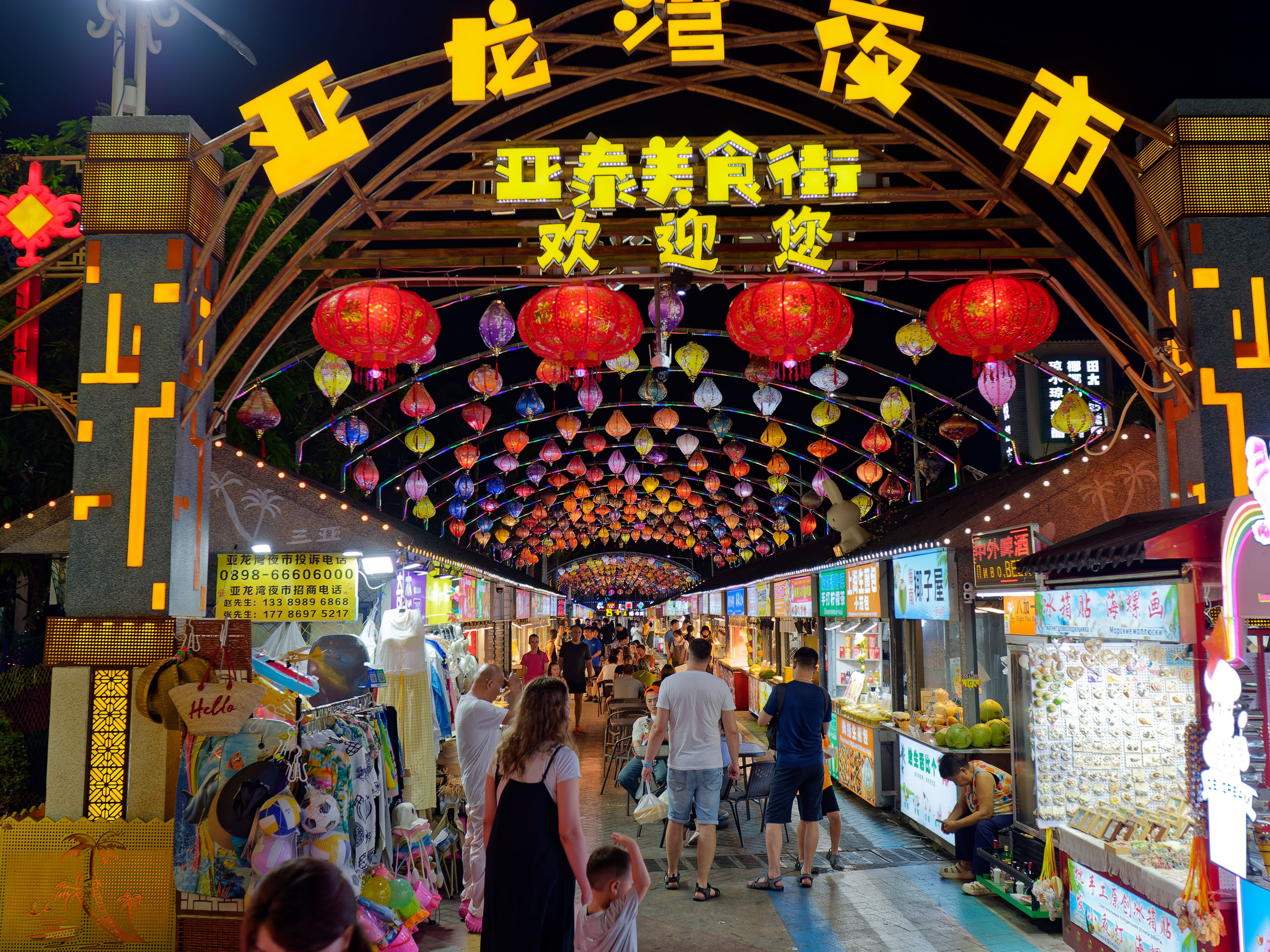 Хайнань 2026, «Food Street» ночная улица еды в Ялунване. Фотопрогулки по Миру