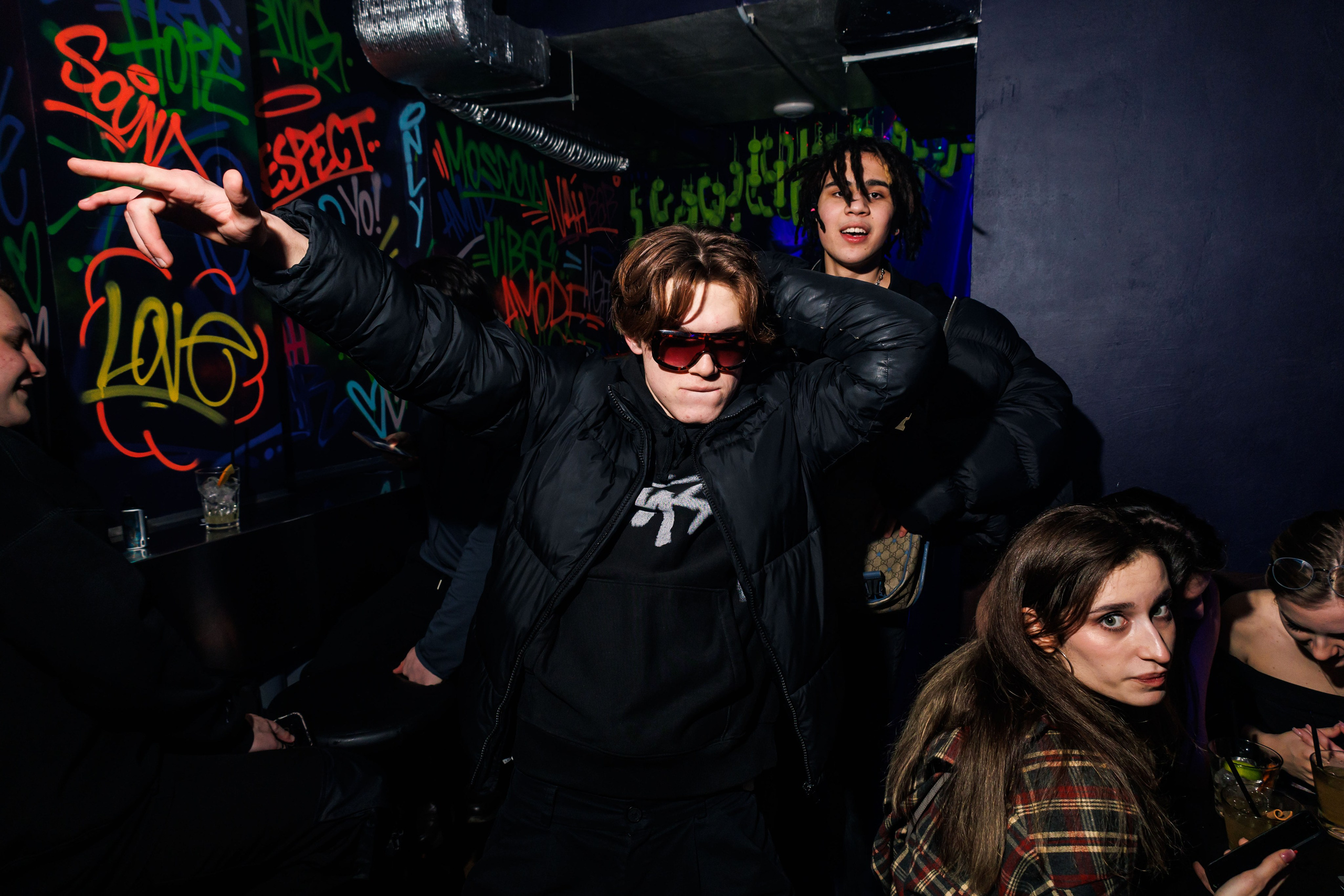 Вечеринка в баре. Фотограф в Москве Дмитрий Емельянов