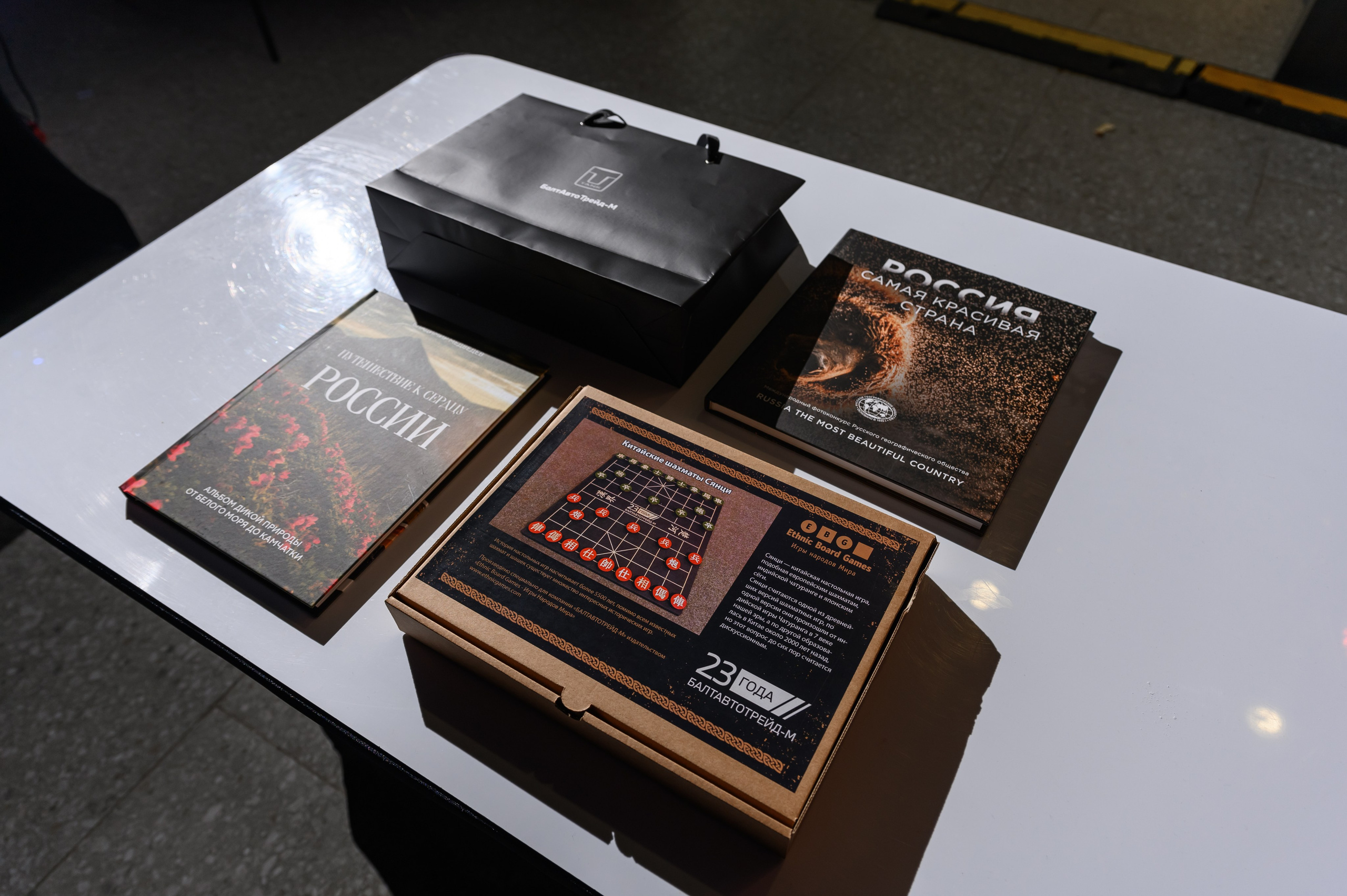 Автосалон Танк. Свадебный фотограф Москва Юрий Кульман