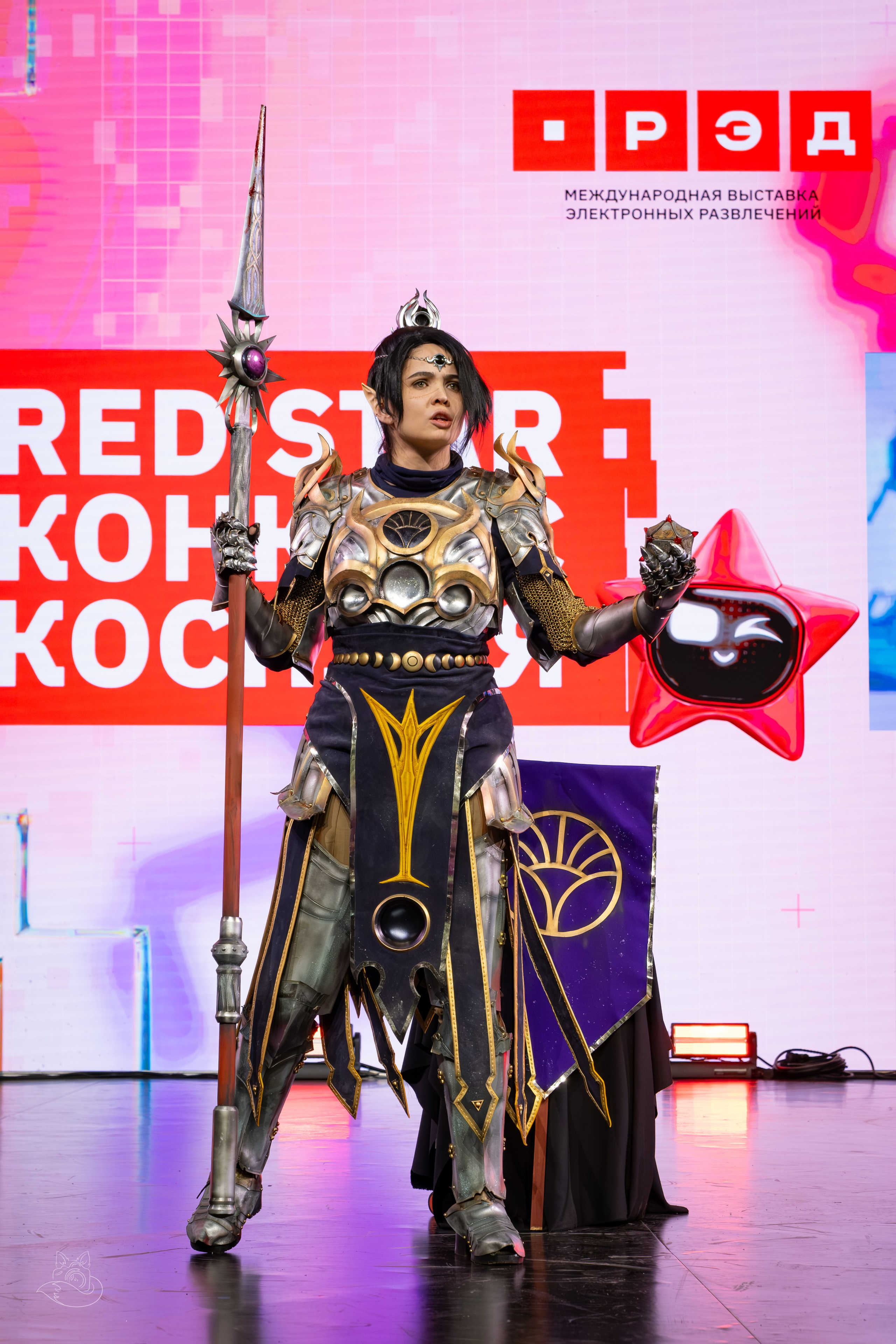 Сцена РЭД ЭКСПО 2024. Косплей фотограф