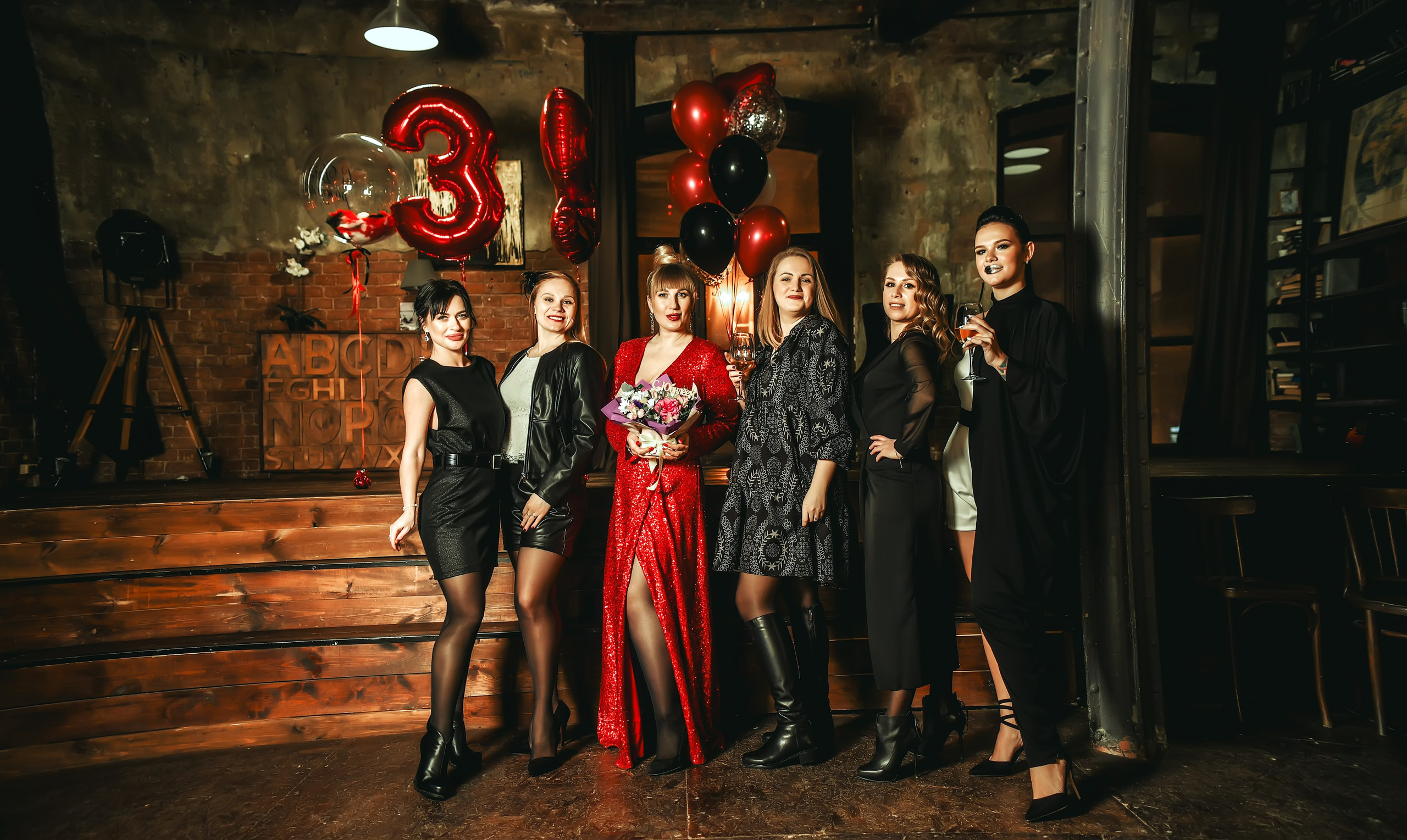 Тематическая вечеринка на юбилей 35 лет. Свадебный, семейный, детский, контент фотограф в Омске Максим Ильин