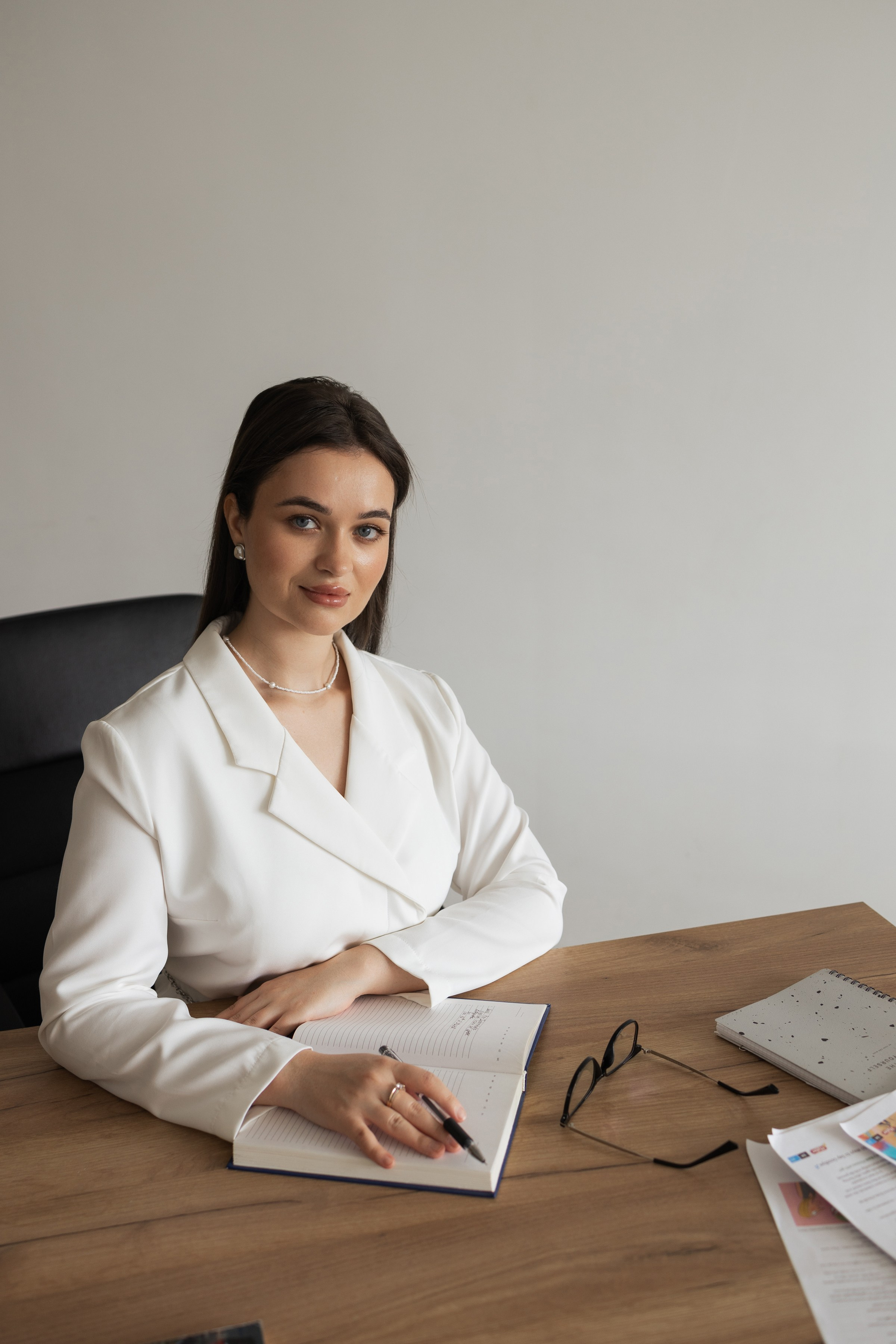 Деловой портрет. Портретный фотограф СПб, женский фотограф, минимализм и эстетика