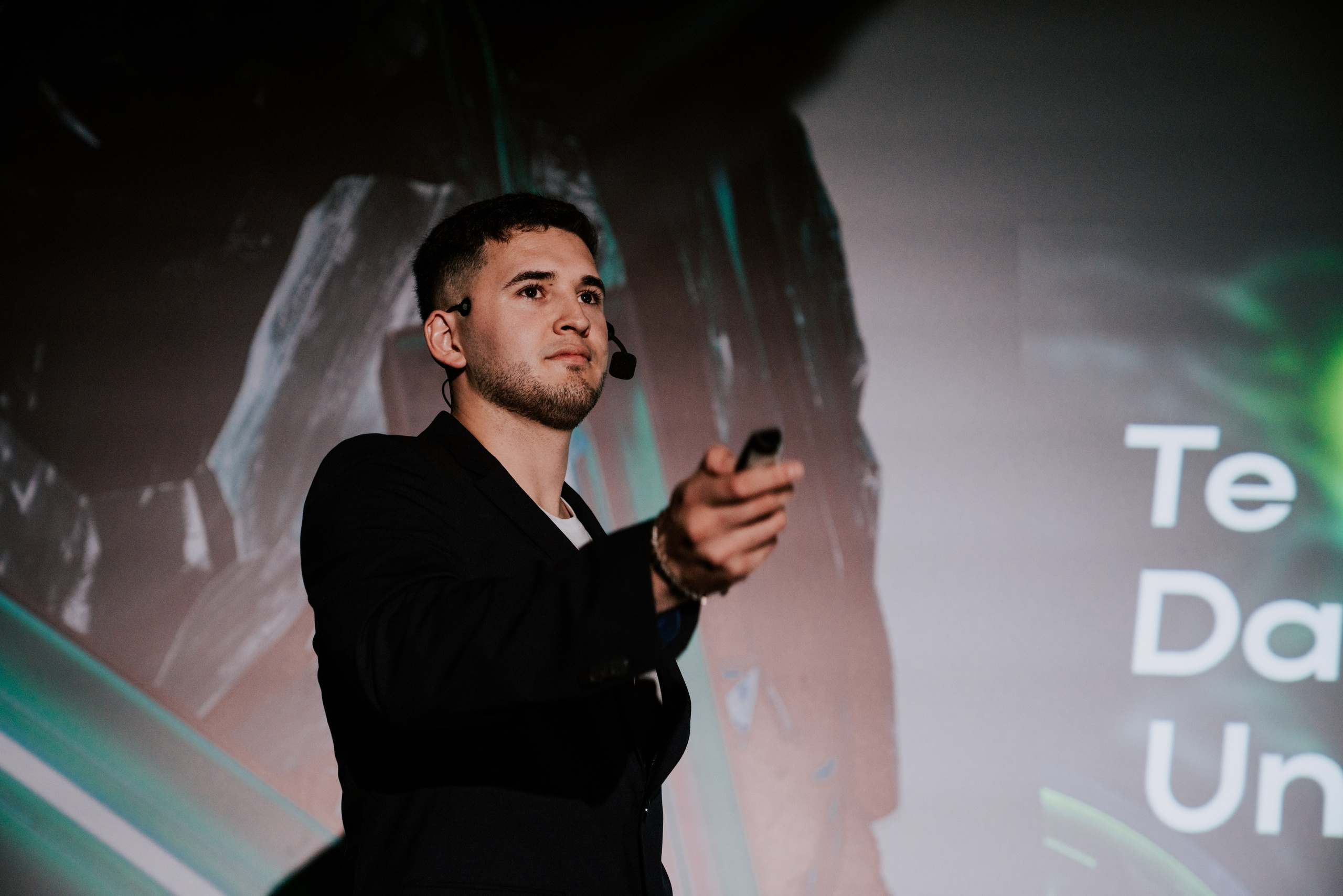 TRADERS DAY By NeomAAA Bogota. NeomAAA Funds Gallery