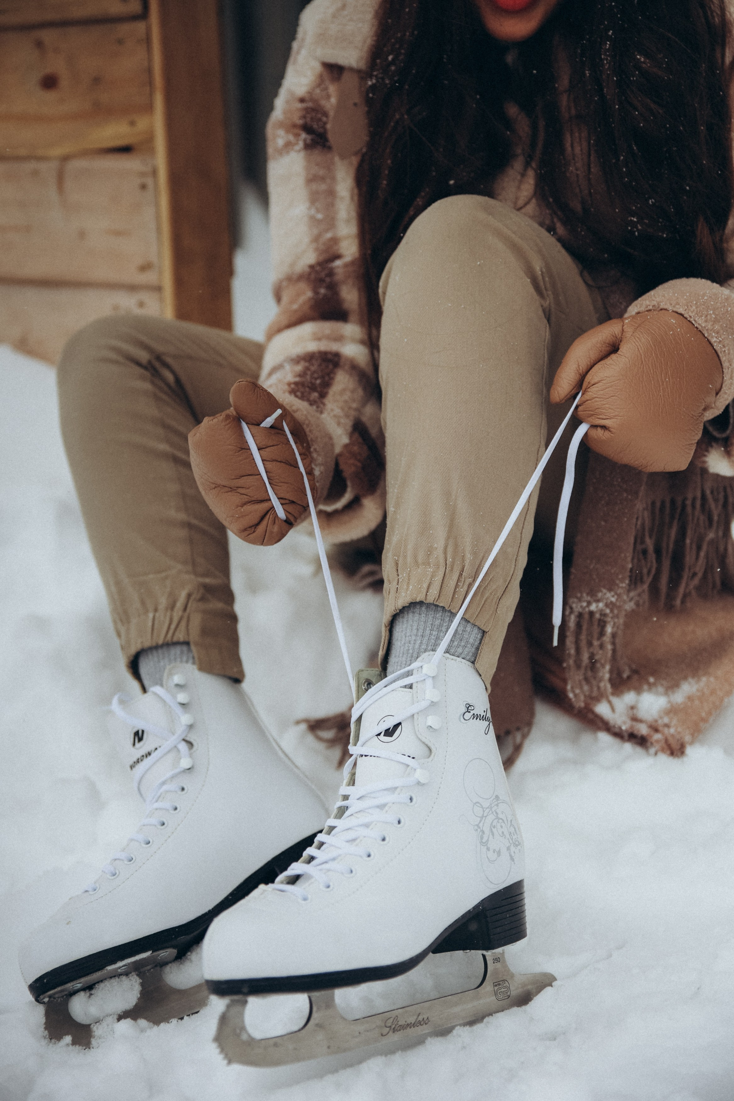Зимняя фотосессия на катке фотосессия на коньках. Фотограф Владимир Москва