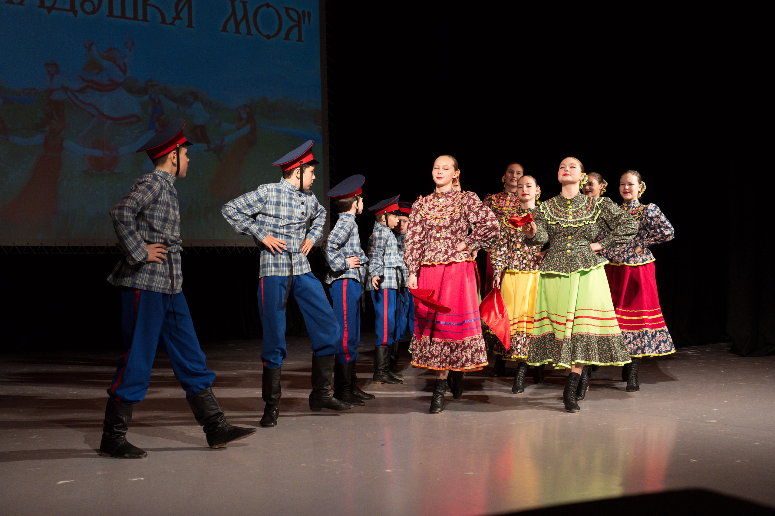 Народный танец. Репортажная съёмка в Санкт-Петербурге, Константин Петров