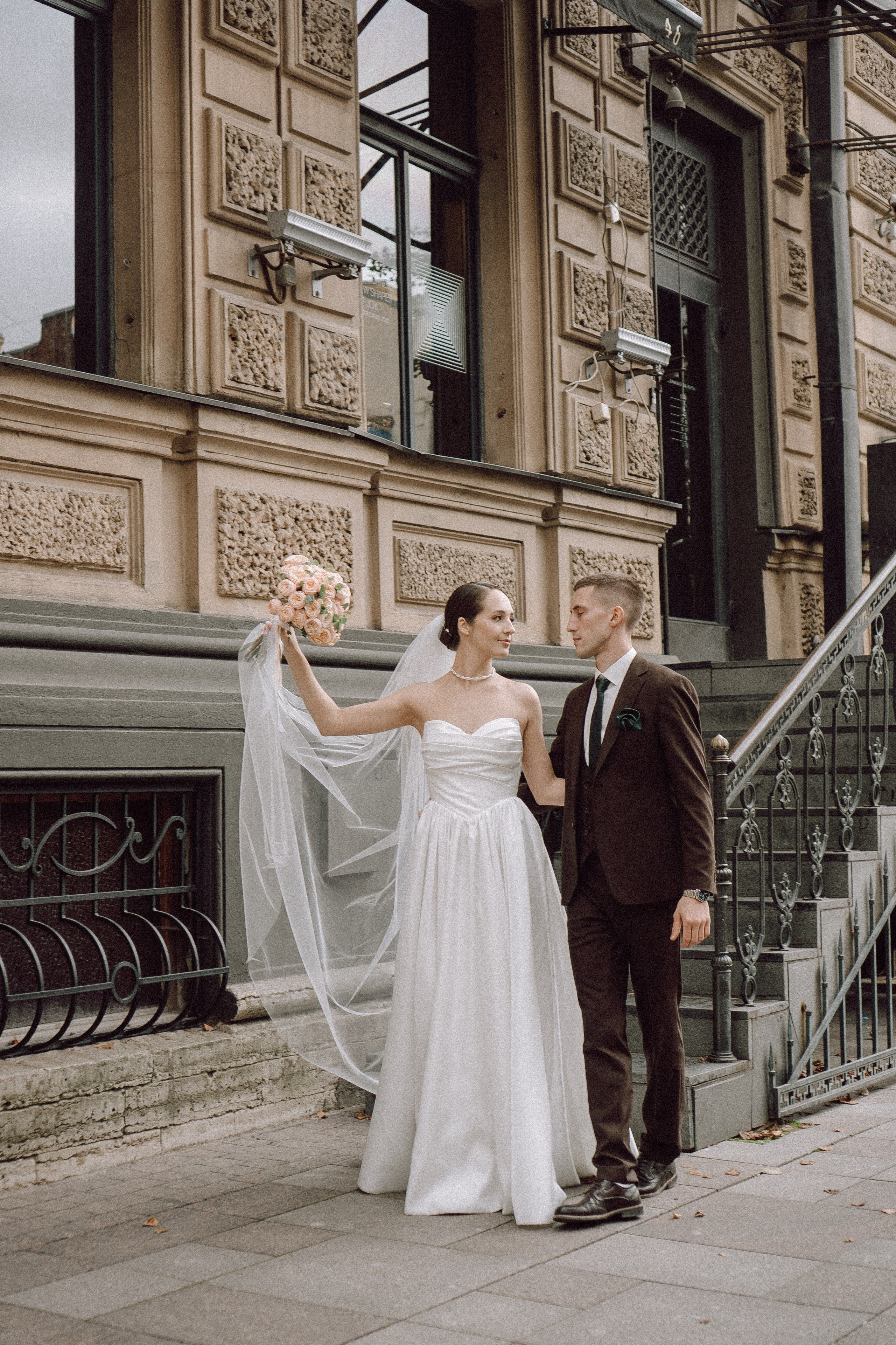 СВАДЕБНАЯ ПРОГУЛКА В САНТК-ПЕТЕРБУРГЕ (ИСАКИЕВСКИЙ СОБОР, ЗИМНЯЯ КАНАВКА, ЭРМИТАЖ И БОЛЬШАЯ МОРСКАЯ УЛИЦА). Профессиональный фотограф, Санкт-Петербург — Виктория Богомолова