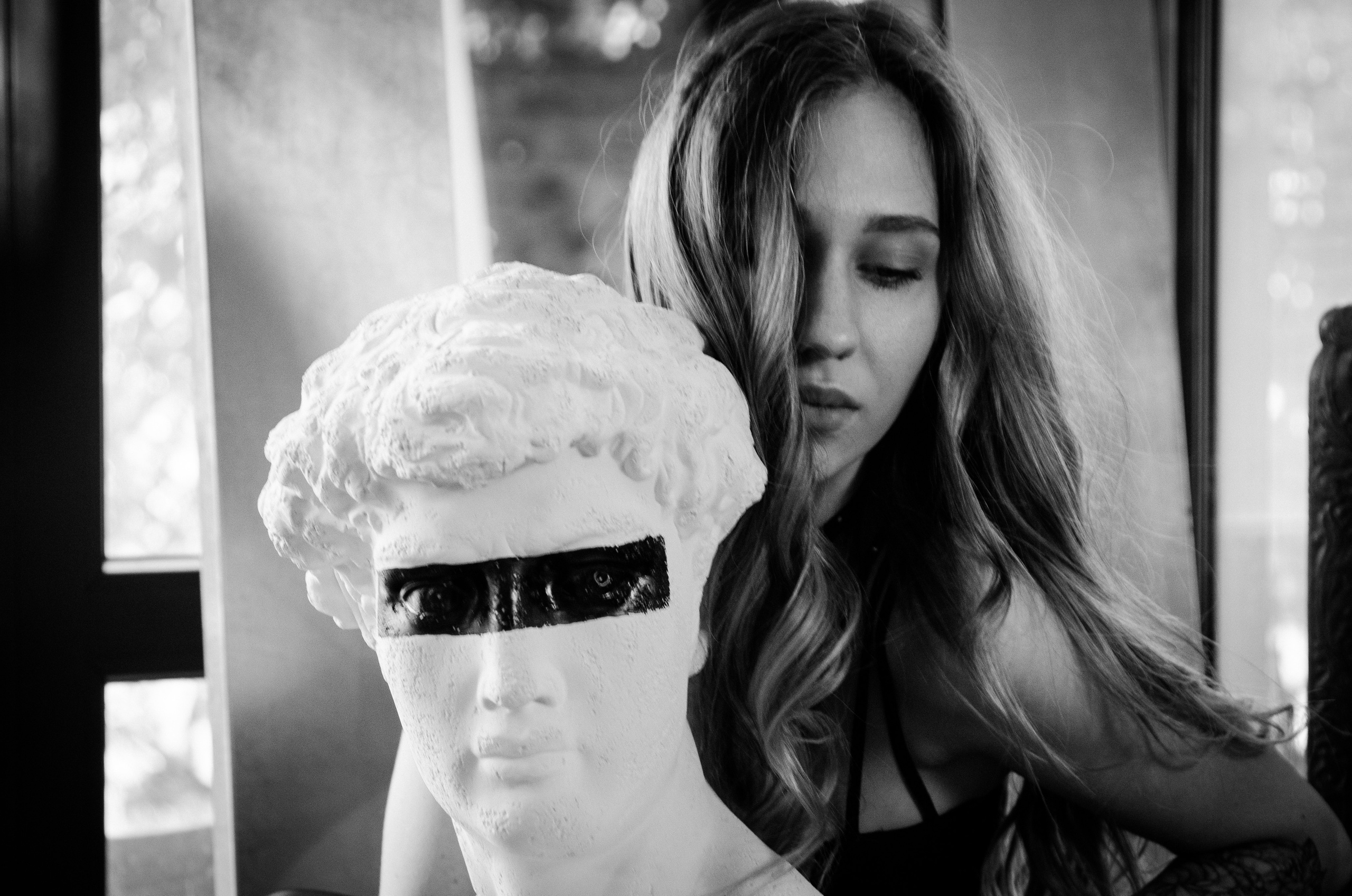 Будуарная фотосессия для Вики в стильной студии на терассе. Будуарный и портретный фотограф в Ростове-на-Дону Нина Чубарьян