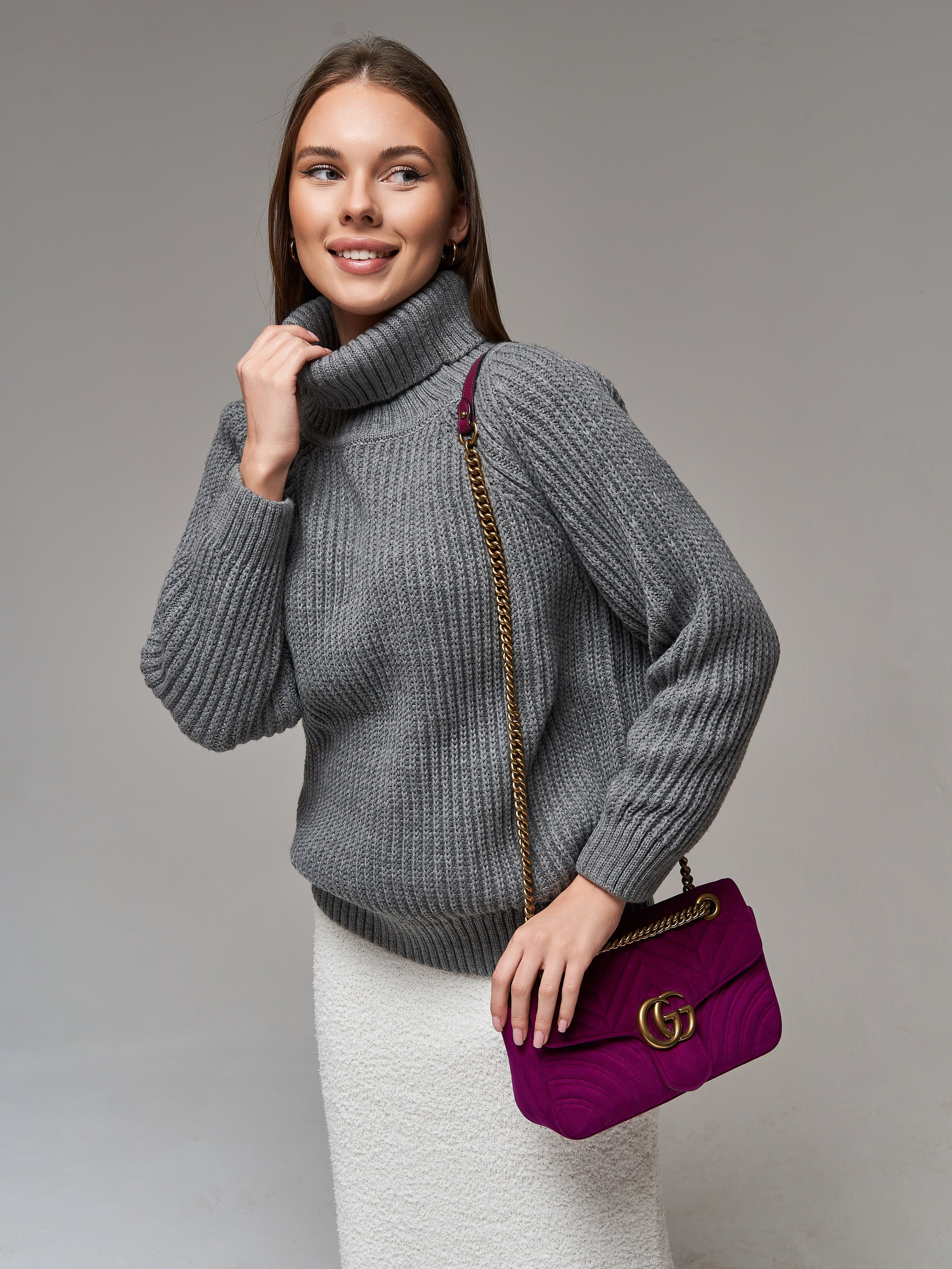 Женский свитер. Фотограф для маркетплейсов в Москве