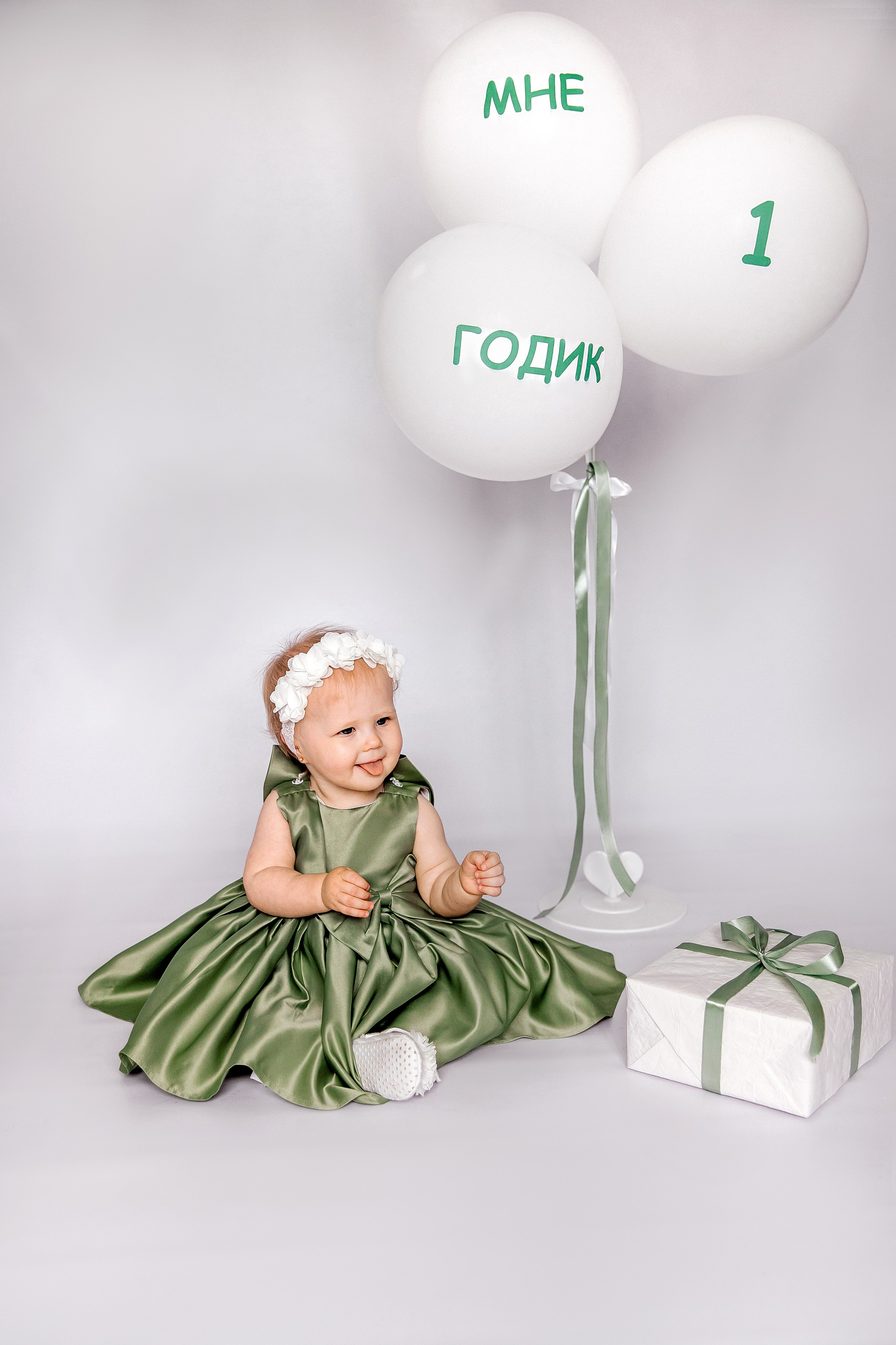 Минимализм (единичка, буквы-кубики, отдельный реквизит на фоне). Детский фотограф, выпускные альбомы в Нижнем Новгороде Бодягина Мария