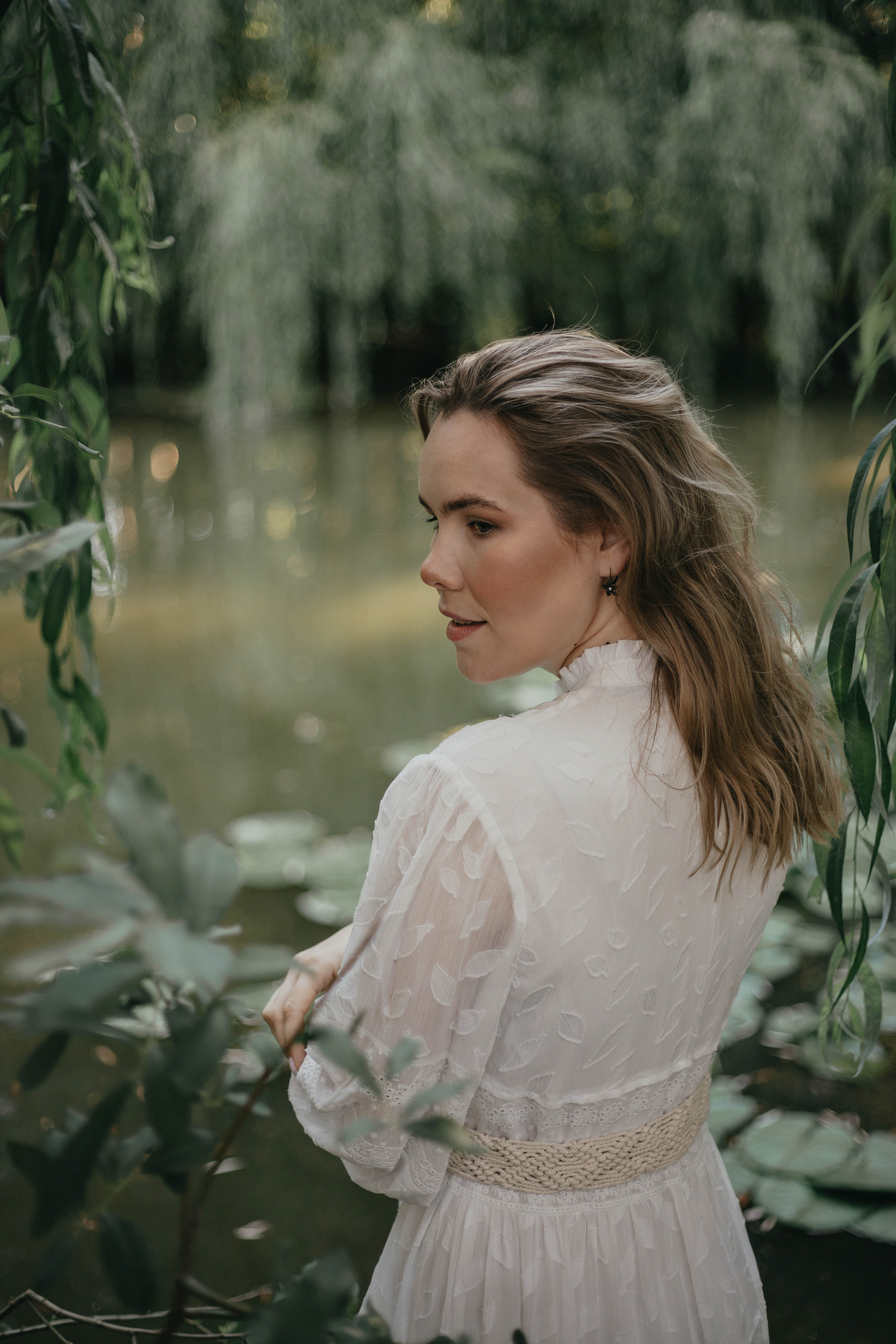 Аня и озеро на рассвете. Фотограф Каролина